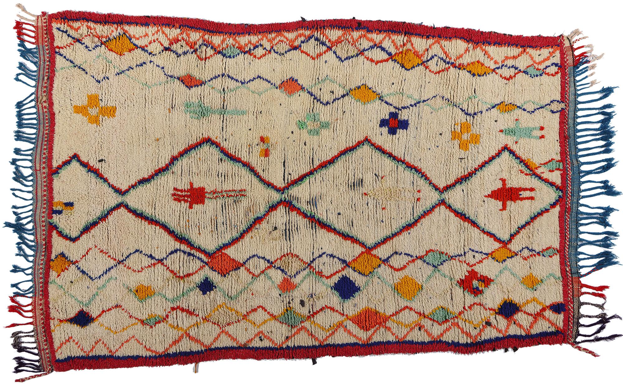Marokkanischer Azilal-Teppich aus Berber, Cozy Boho Chic Meets Stammeskunst-Enchantment, Vintage im Angebot 3