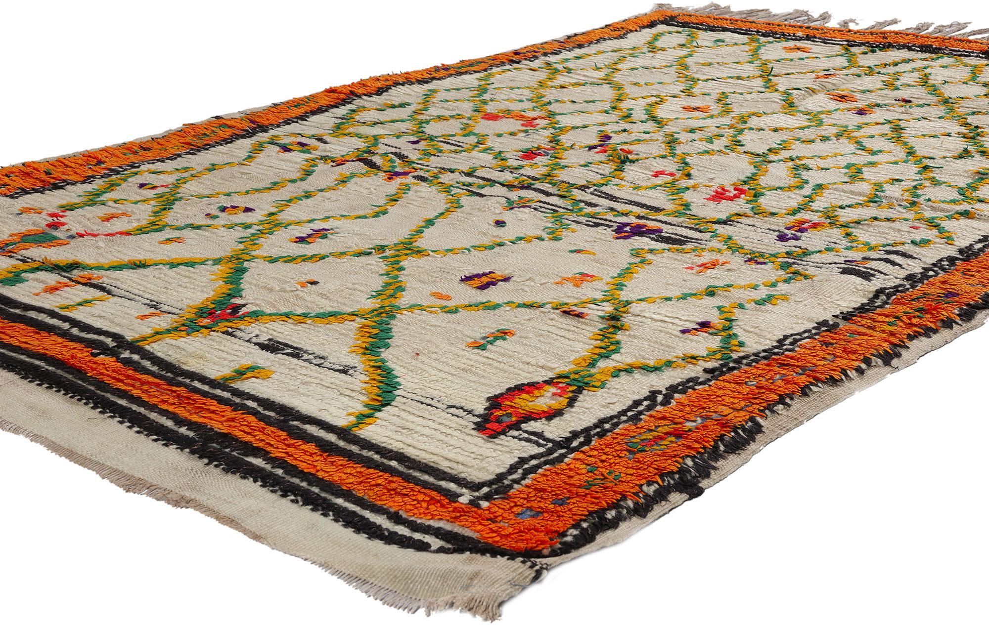 21736 Tapis vintage coloré marocain en azilal, 04'02 x 06'06. Entrez dans le monde vivant des tapis Azilal, où chaque fil raconte une histoire. Ils sont fabriqués par des artisans qualifiés au milieu des paysages dynamiques du Maroc central et des