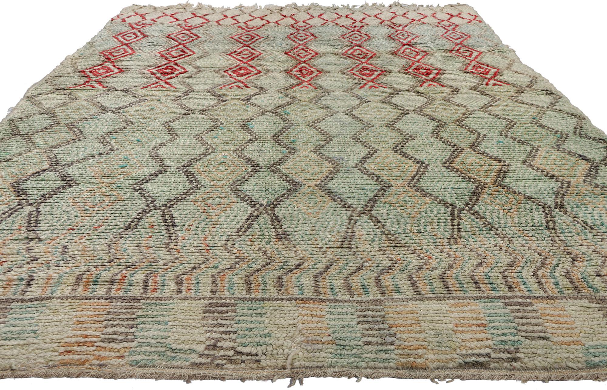 Marokkanischer Azilal-Teppich aus Berber, Cozy Boho Chic Meets Stammeskunst-Enchantment, Vintage (Böhmisch) im Angebot