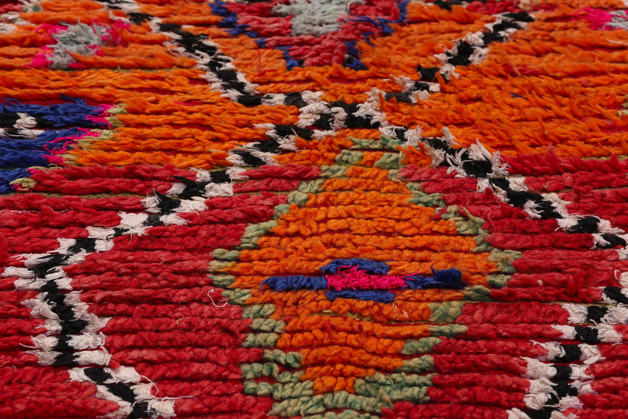 Marokkanischer Azilal-Teppich aus Berber, Cozy Boho Chic Meets Stammeskunst-Enchantment, Vintage im Zustand „Gut“ im Angebot in Dallas, TX