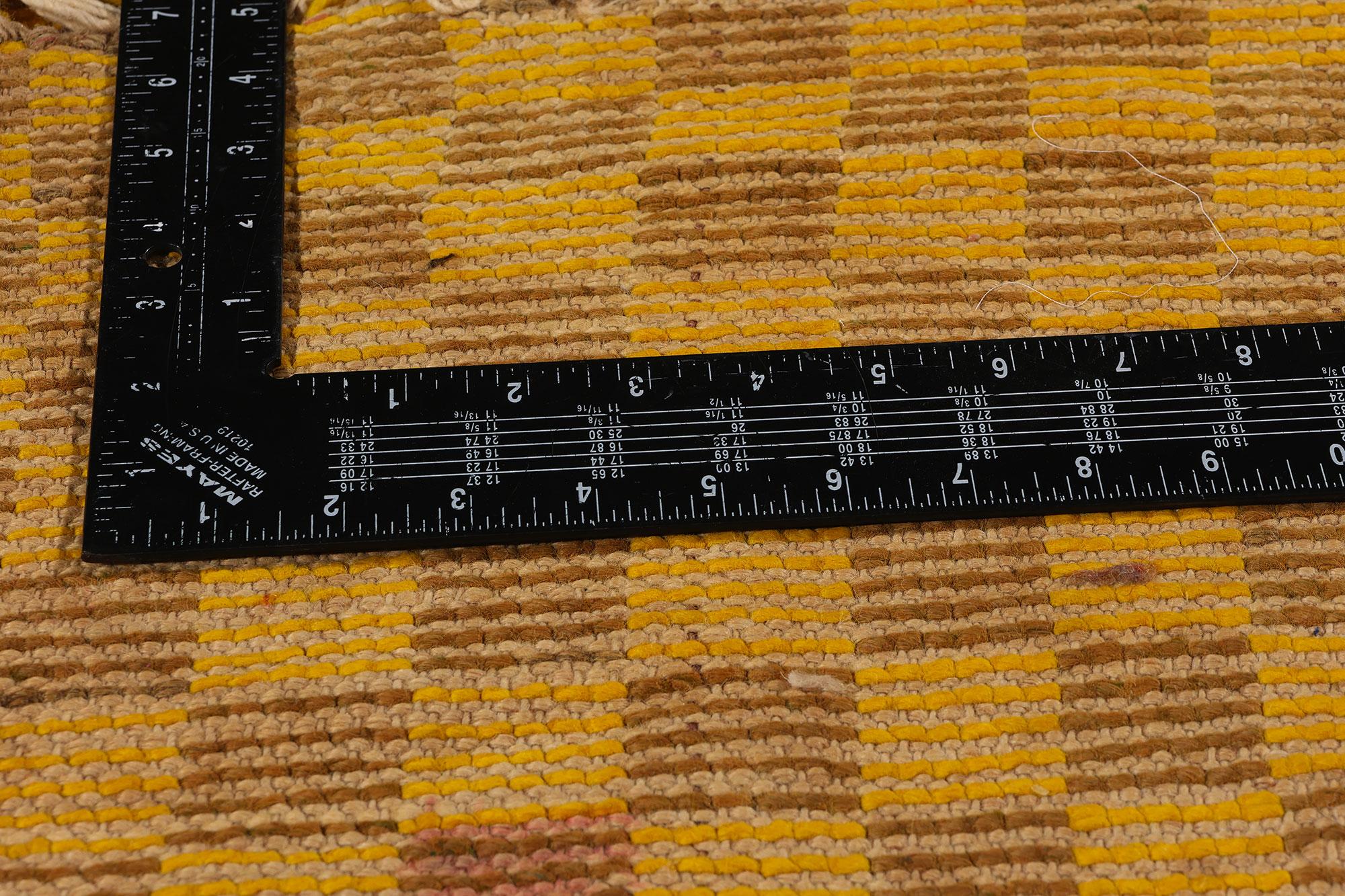 Noué à la main Tapis berbère marocain Azilal, Cozy Boho Chic rencontre l'enchantement tribal en vente