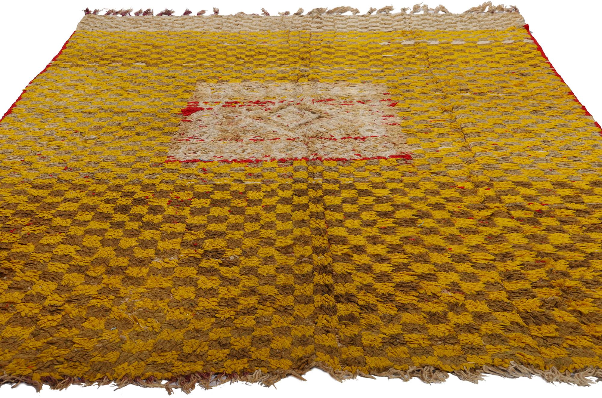 20ième siècle Tapis berbère marocain Azilal, Cozy Boho Chic rencontre l'enchantement tribal en vente