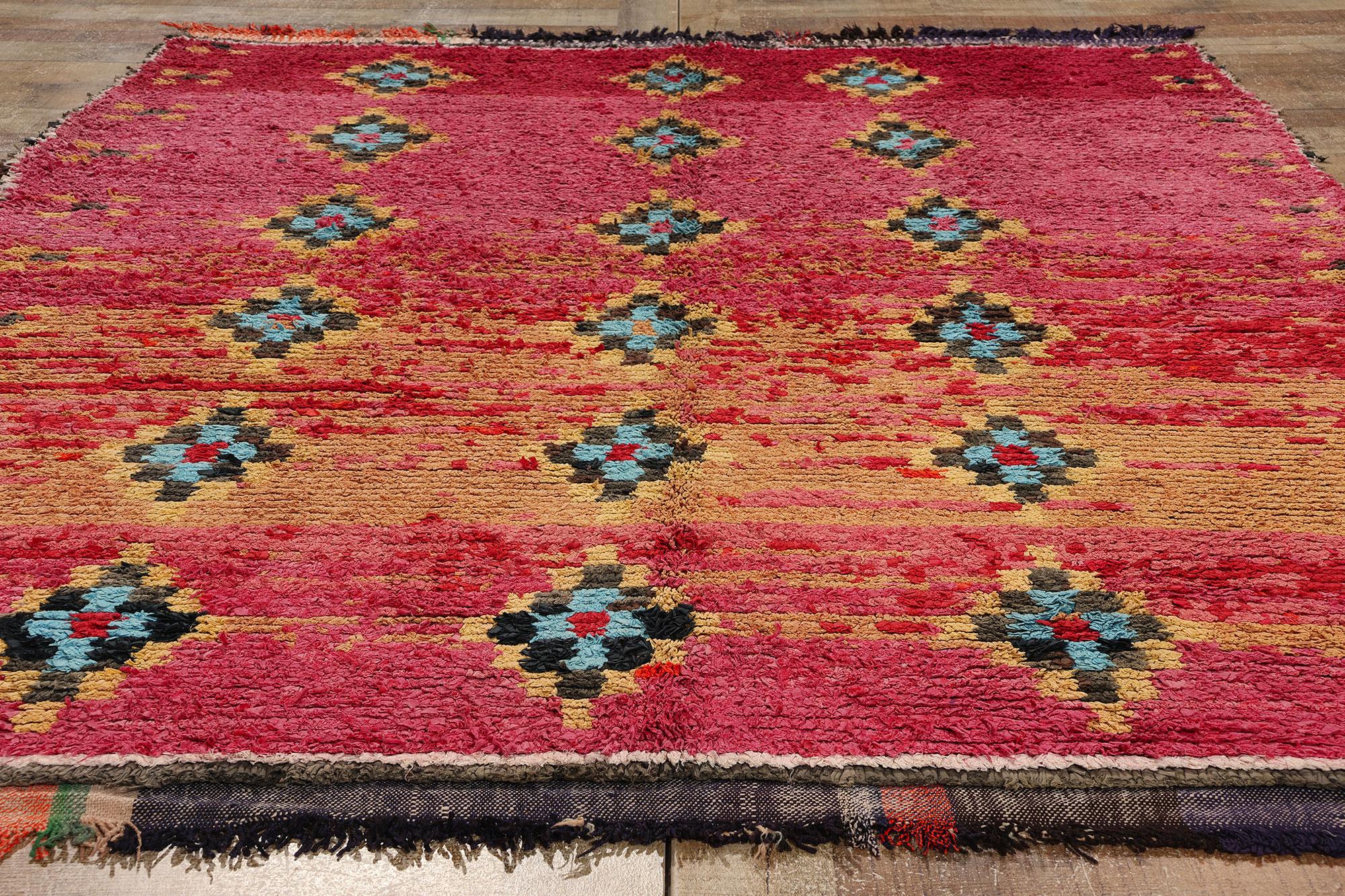 Lana Tappeto vintage berbero marocchino Azilal, accogliente Boho Chic che incontra l'incanto tribale in vendita