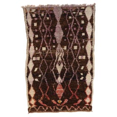 Alfombra bereber marroquí de azilal de mediados de siglo de 1960 con diseño de diamantes místicos