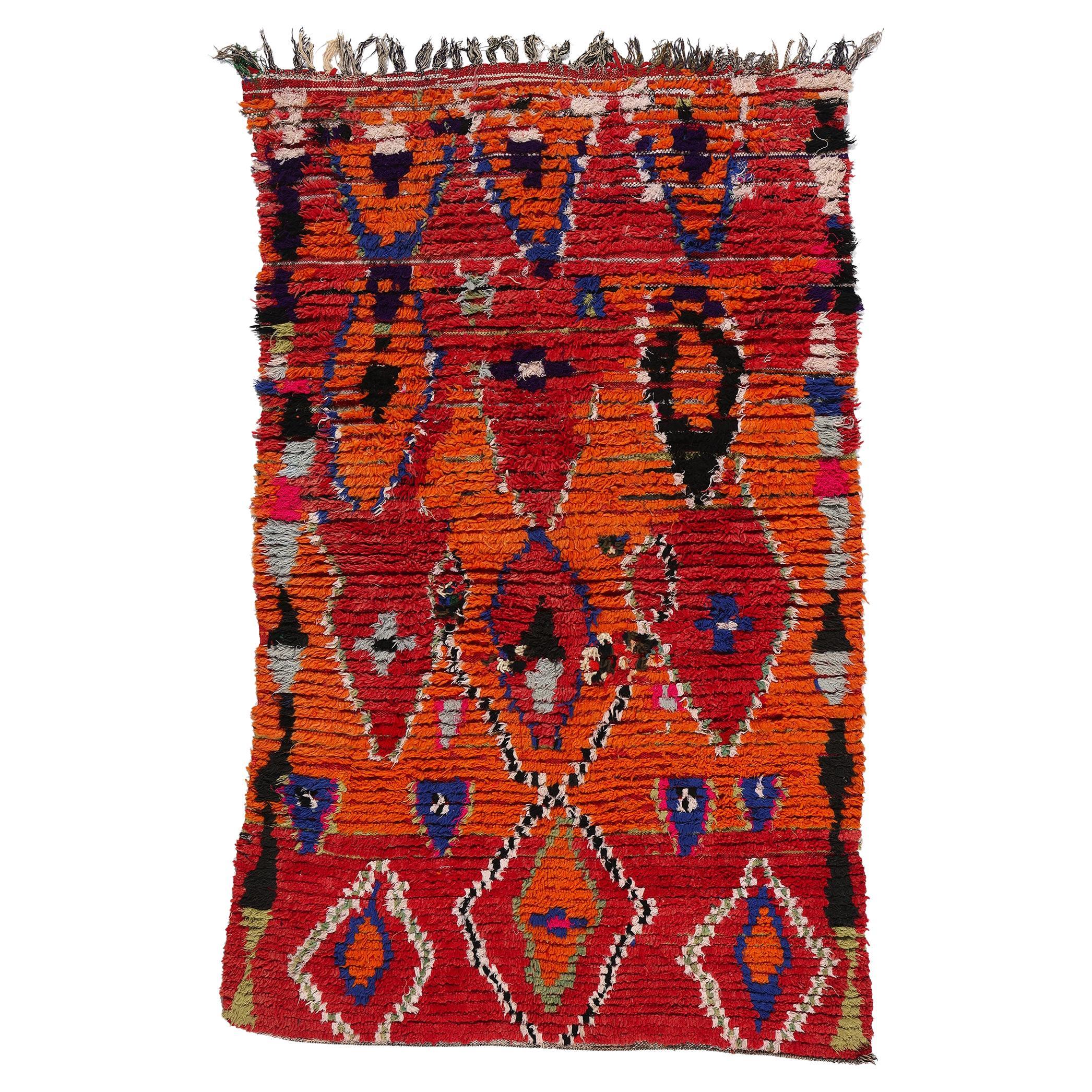 Marokkanischer Azilal-Teppich aus Berber, Cozy Boho Chic Meets Stammeskunst-Enchantment, Vintage im Angebot