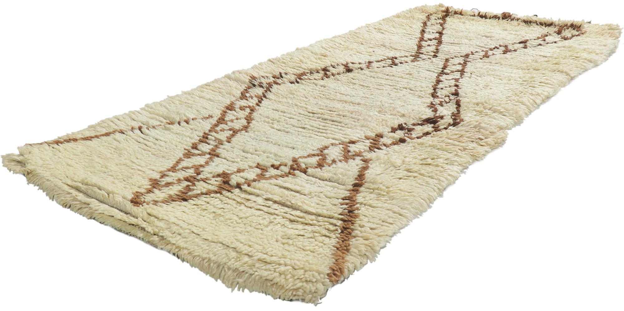 21616 Vintage Berber Moroccan Azilal Rug, 02'08 x 06'00. With its simplicity, Mid-Century Modern style, incredible detail and texture, this hand knotted wool vintage Berber Moroccan Azilal rug is a captivating vision of woven beauty. The abrashed