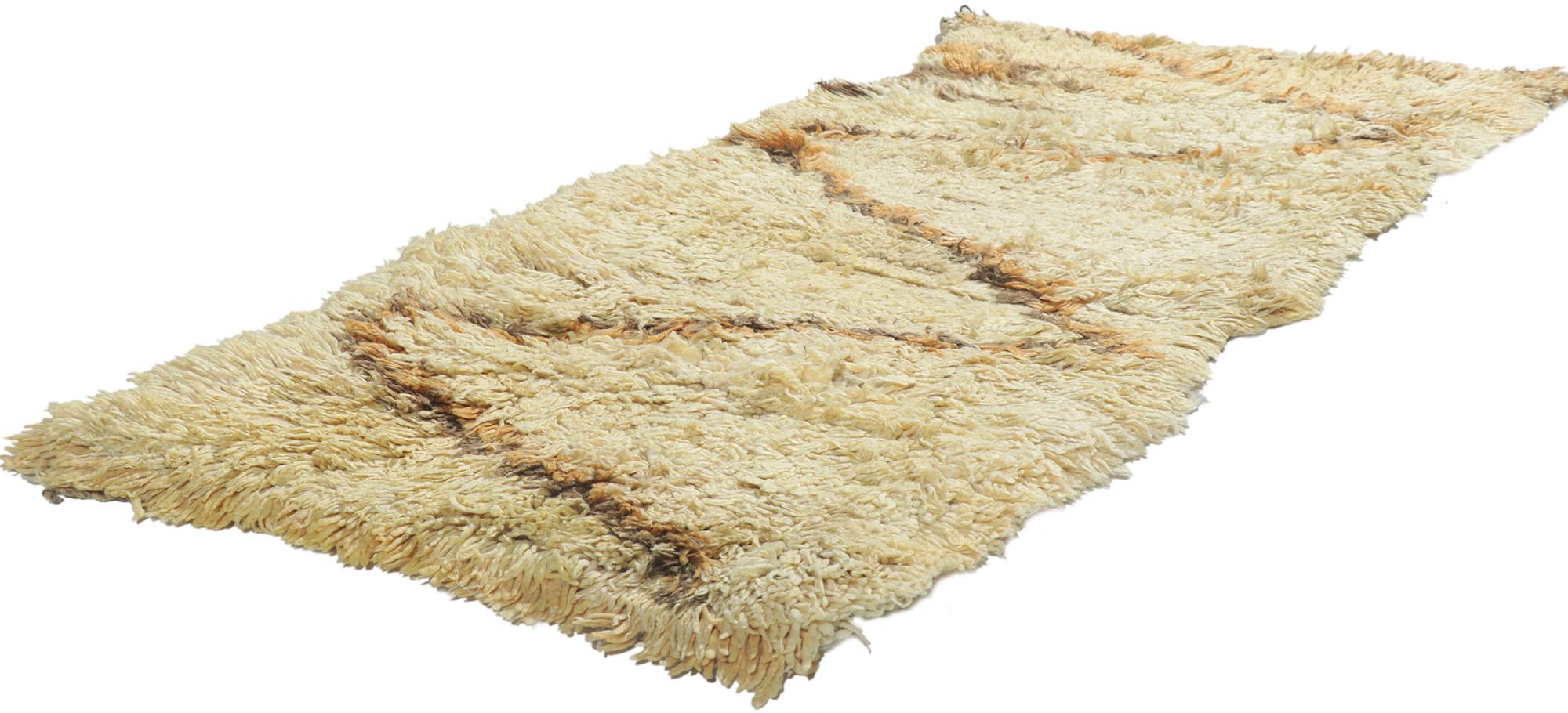 21612 vintage Berber Moroccan Azilal rug, 02'03 x 05'00. With its simplicity, Mid-Century Modern style, incredible detail and texture, this hand knotted wool vintage Berber Moroccan Azilal rug is a captivating vision of woven beauty. The abrashed