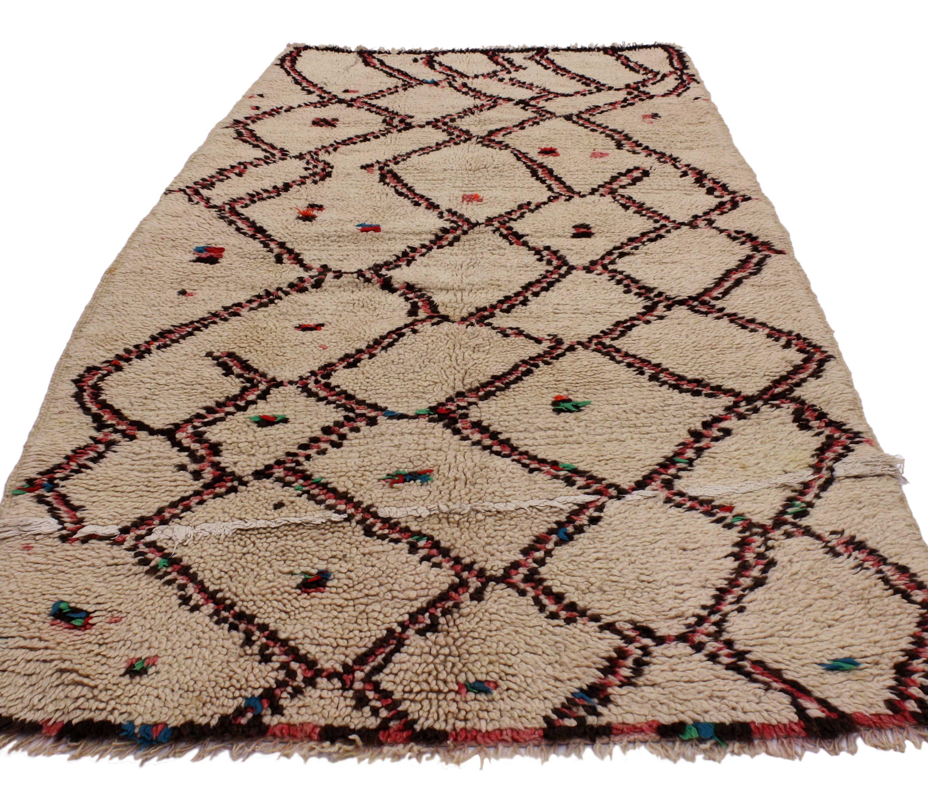 Vintage Berber Moroccan Azilal Rug, Ait Bou Ichaouen Talsint Carpet In Good Condition For Sale In Dallas, TX