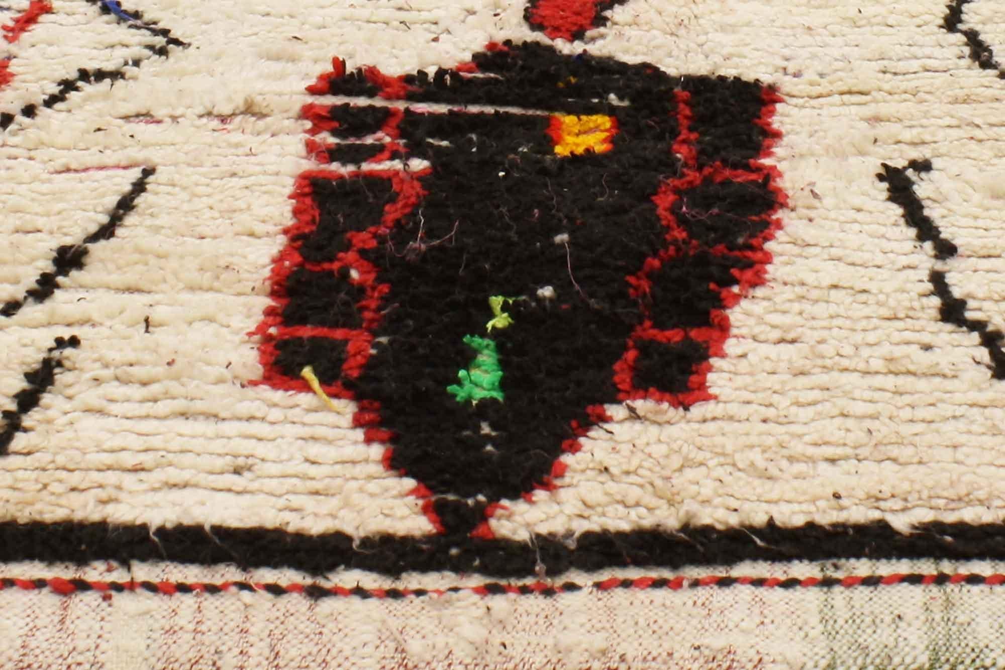 Vintage Berber marokkanischer Azilal-Teppich (Marokkanisch) im Angebot