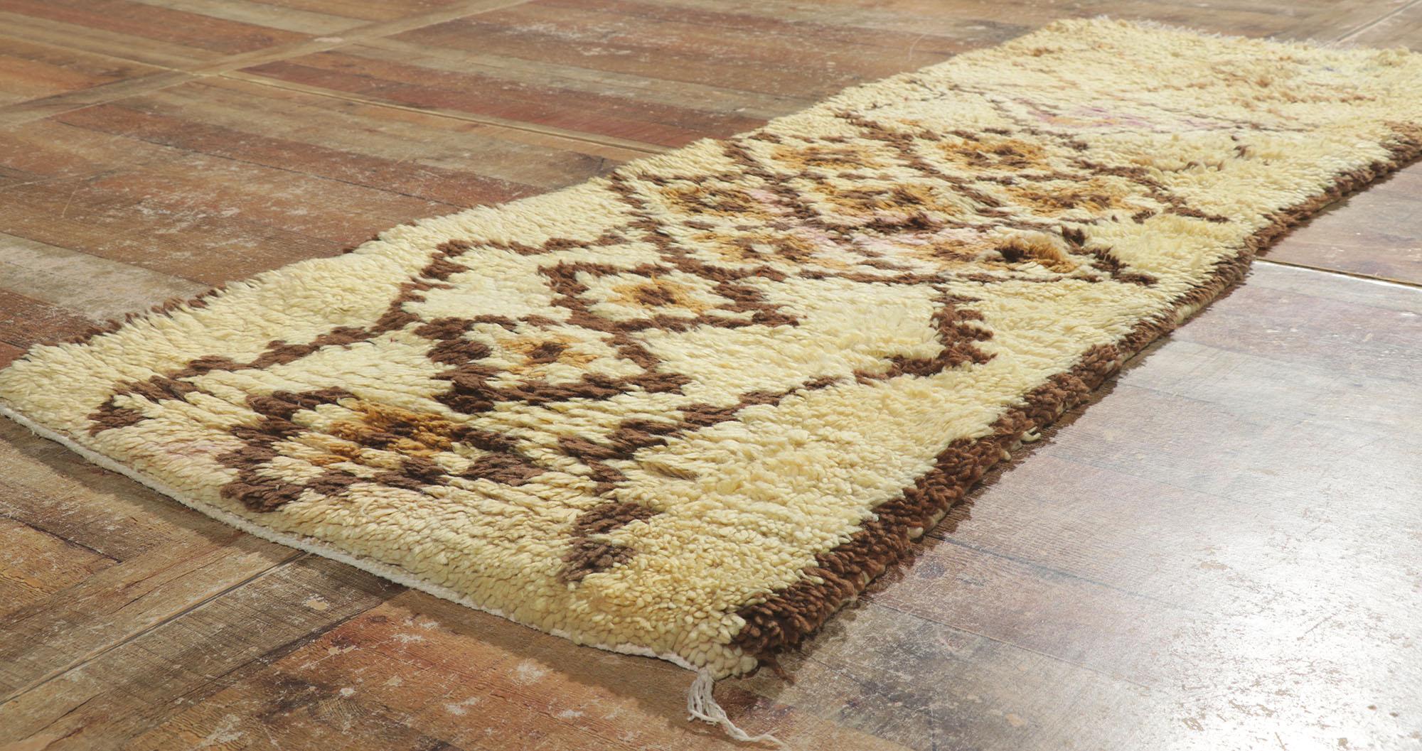 Marokkanischer Berber-Azilal-Teppich aus den 1970er Jahren im modernen Stil im Angebot 2