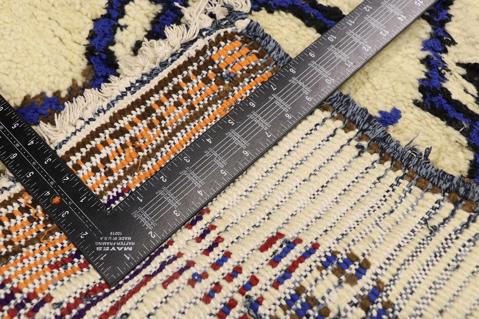 Marokkanischer Azilal-Teppich aus Berber mit böhmischem Stammesstil im Zustand „Gut“ im Angebot in Dallas, TX