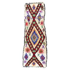 Marokkanischer Azilal-Teppich aus Berber, Boho Chic Meets Cozy Tribal Enchantment, Vintage