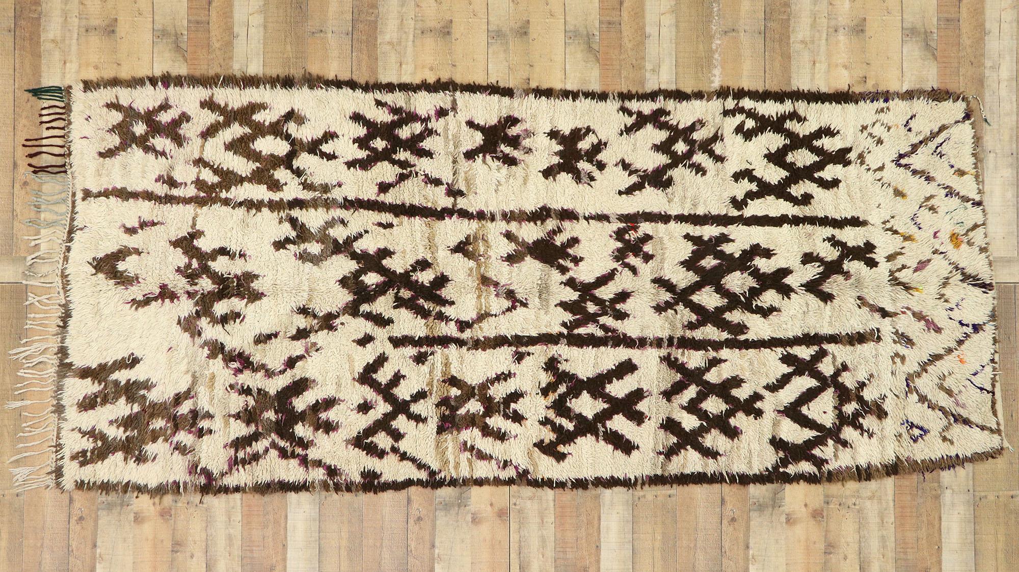 Marokkanischer Azilal-Teppich aus Berber im Boho-Chic-Stil aus Berber im Angebot 2