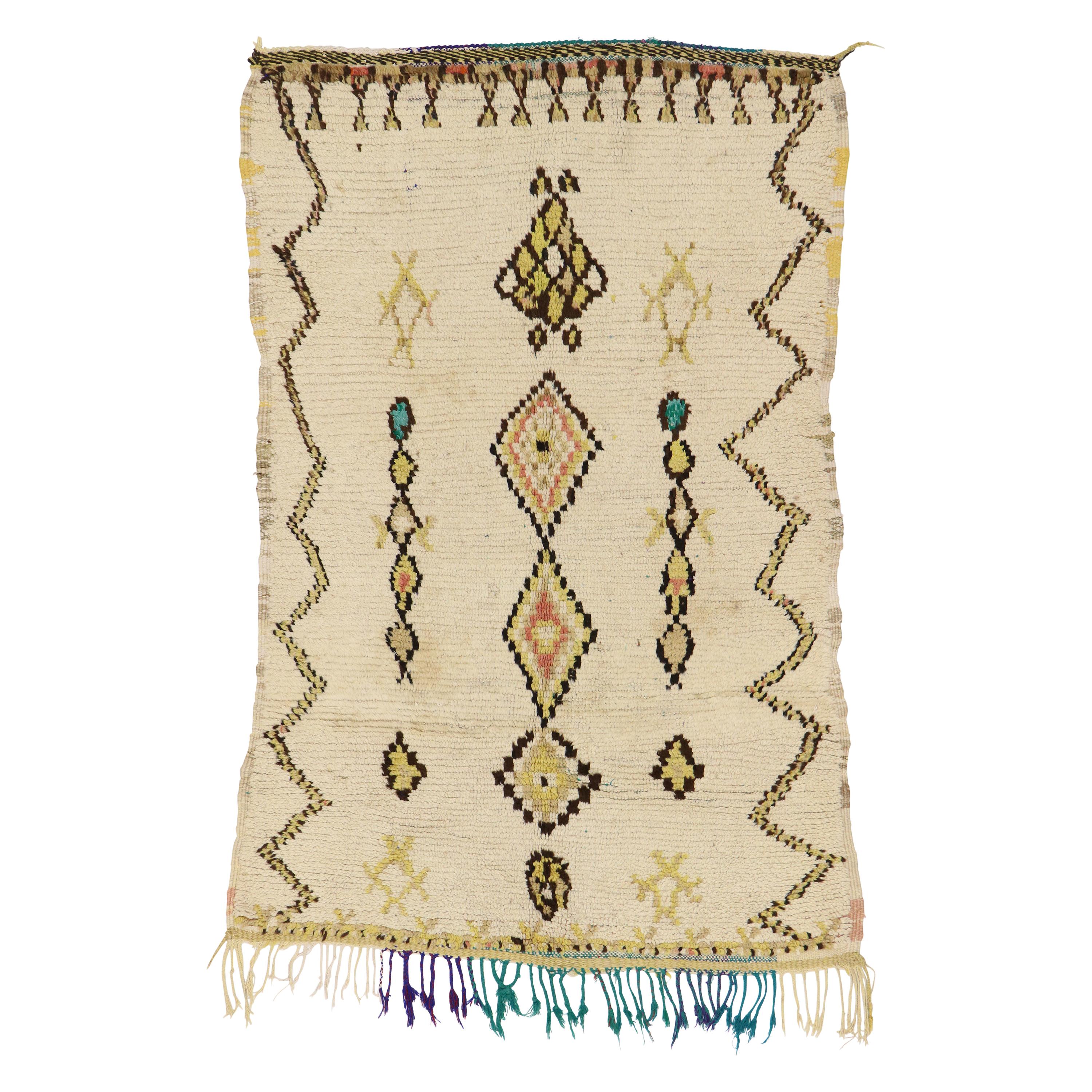 Eclectic Azilal Carpet Bohemian Modern Design. Tapis Moroccan Rug
