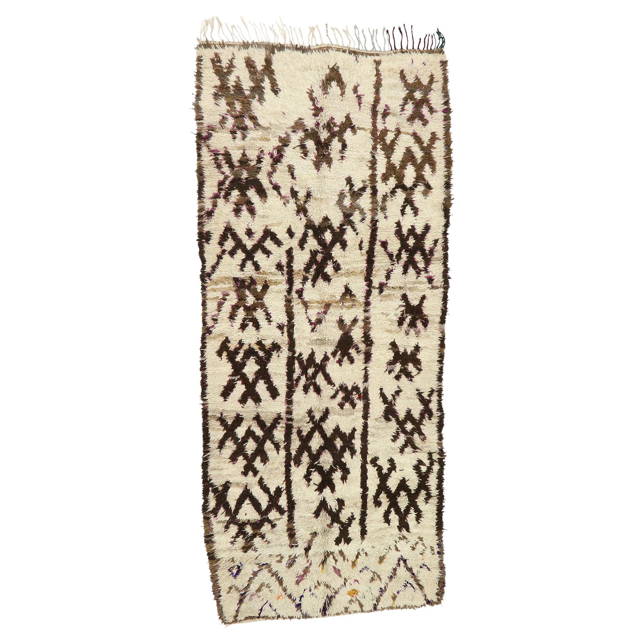 Marokkanischer Azilal-Teppich aus Berber im Boho-Chic-Stil aus Berber im Angebot