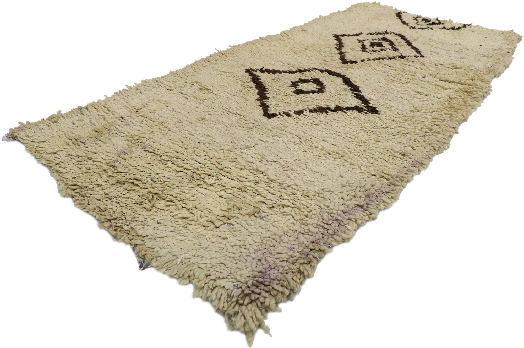 21543 Vintage Berber Moroccan Azilal rug with Mid-Century Modern style 02'08 x 05'06. With its simplicity, Mid-Century Modern style, incredible detail and texture, this hand knotted wool vintage Berber Moroccan Azilal rug is a captivating vision of
