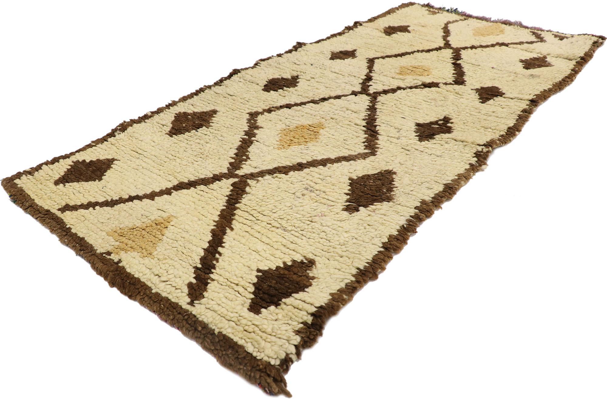 21551 vintage Berber Moroccan Azilal rug with Mid-Century Modern style 02'05 x 05'02. With its simplicity, incredible detail and texture, this hand knotted wool vintage Berber Moroccan Azilal rug is a captivating vision of woven beauty. The abrashed