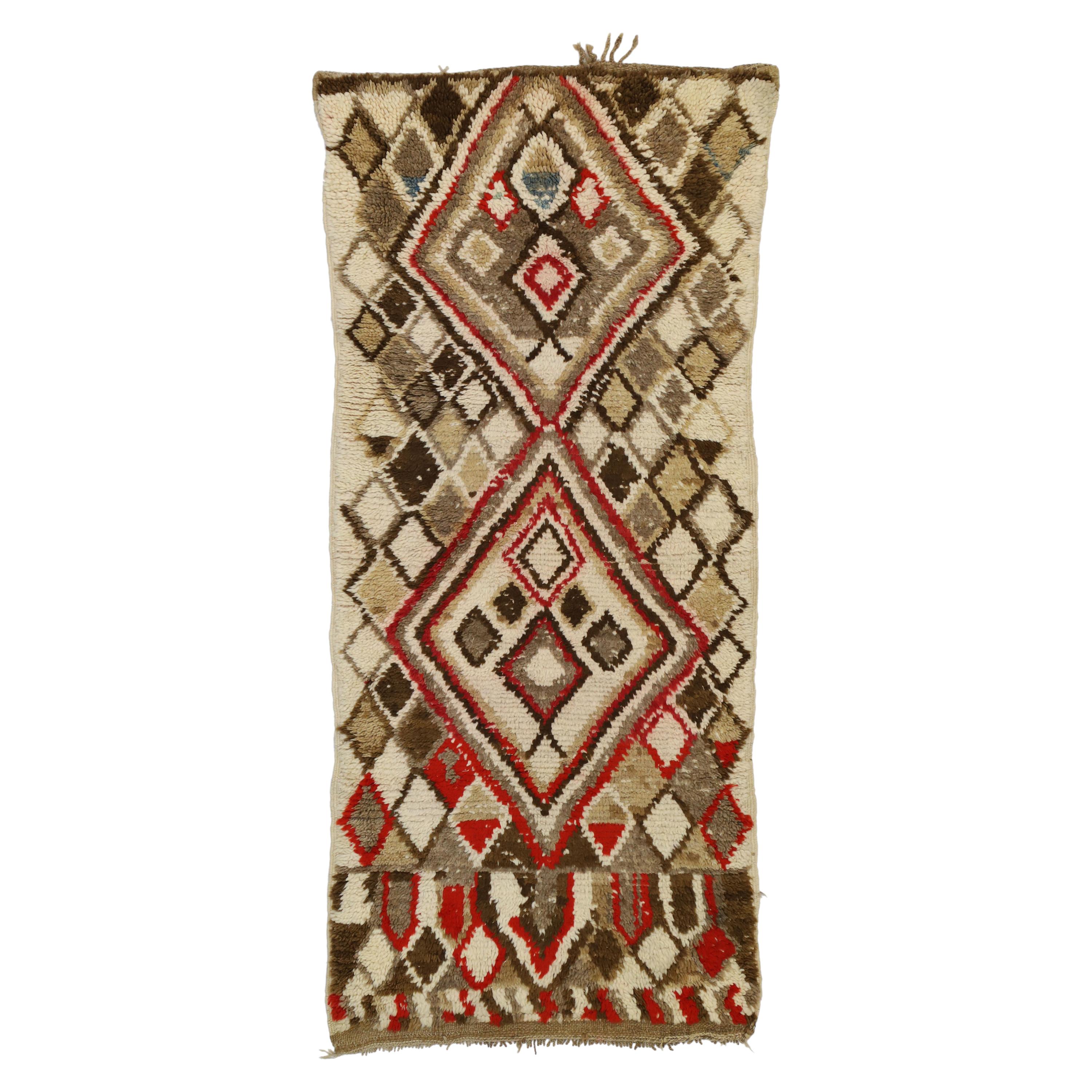 Marokkanischer Azilal-Teppich aus Berber mit modernem Stammesstil im Mid-Century Modern-Stil
