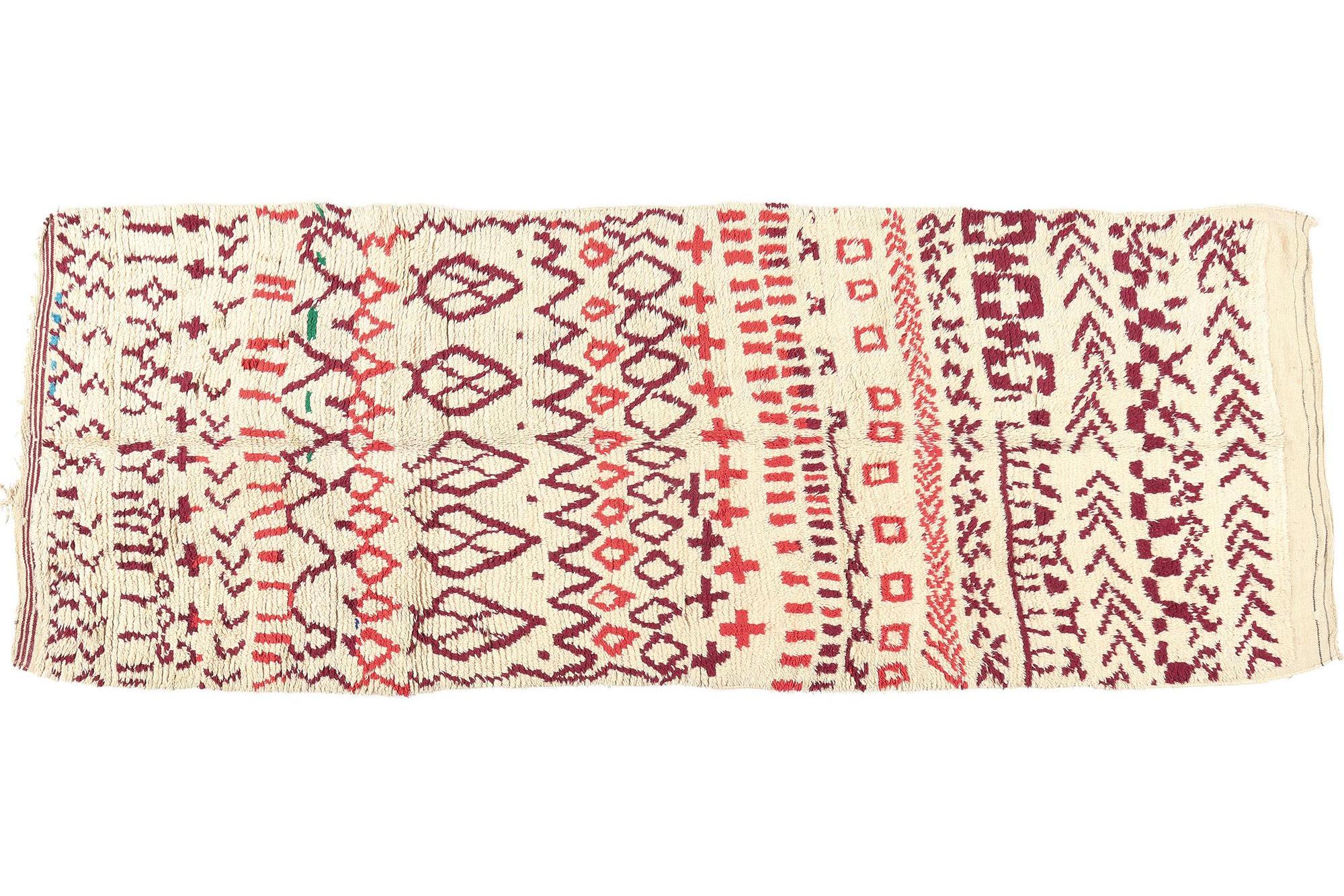 Tapis Azilal marocain vintage, enchantement tribal rencontre le style Boho Chic international en vente 2