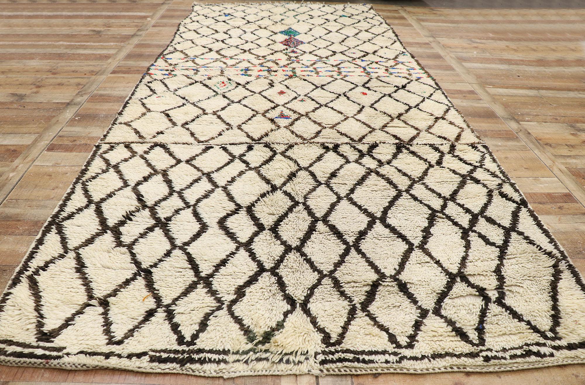 Vintage Berber Moroccan Azilal Rug with Tribal Style For Sale 1