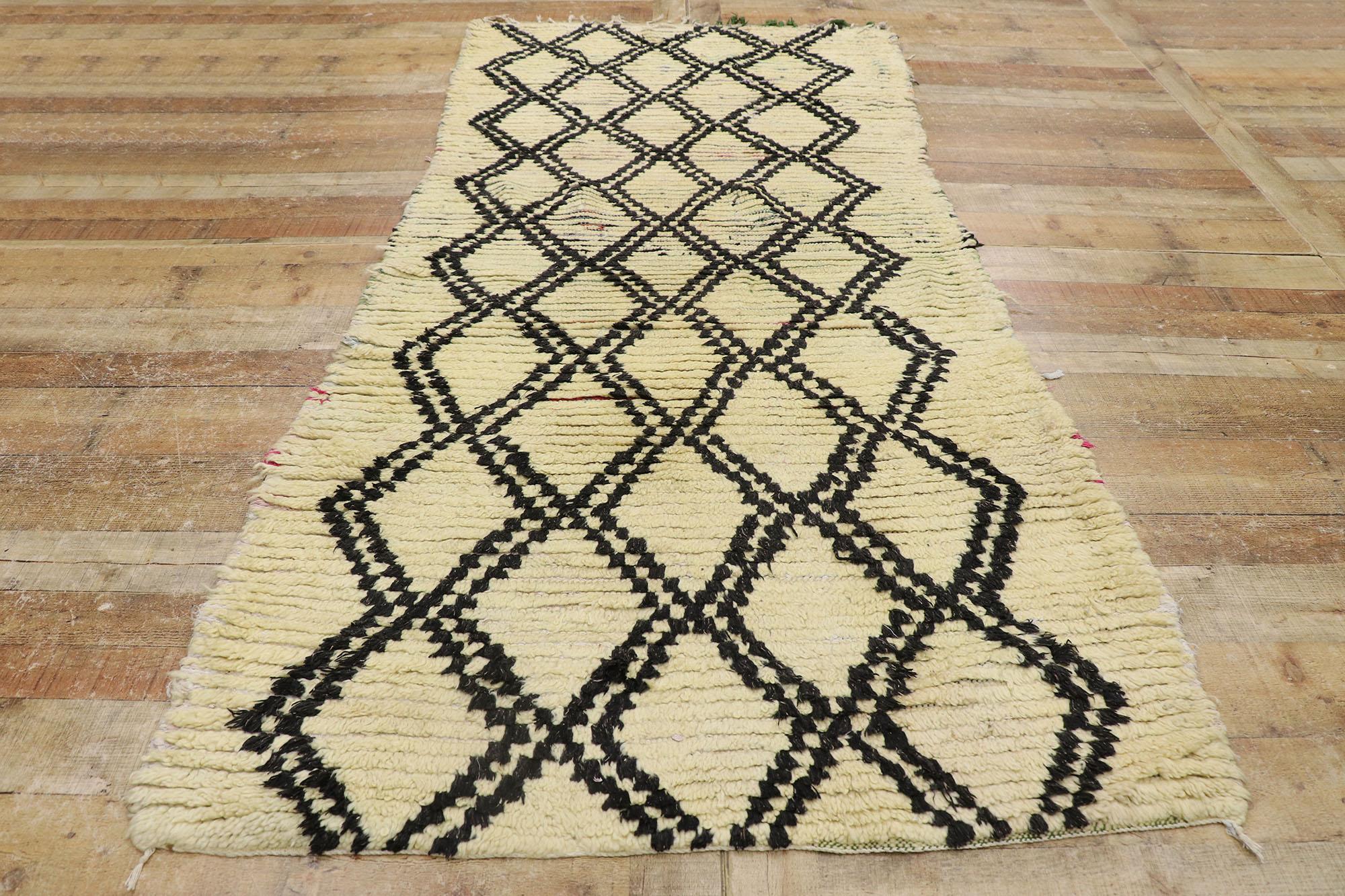 Vintage Berber Moroccan Azilal Rug with Tribal Style For Sale 1