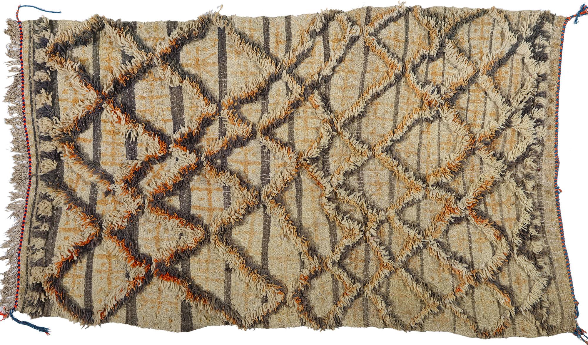 Marokkanischer Azilal Souf-Teppich aus Berber, Cozy Boho Chic Meets Stammeskunst-Enchantment, Vintage im Angebot 3