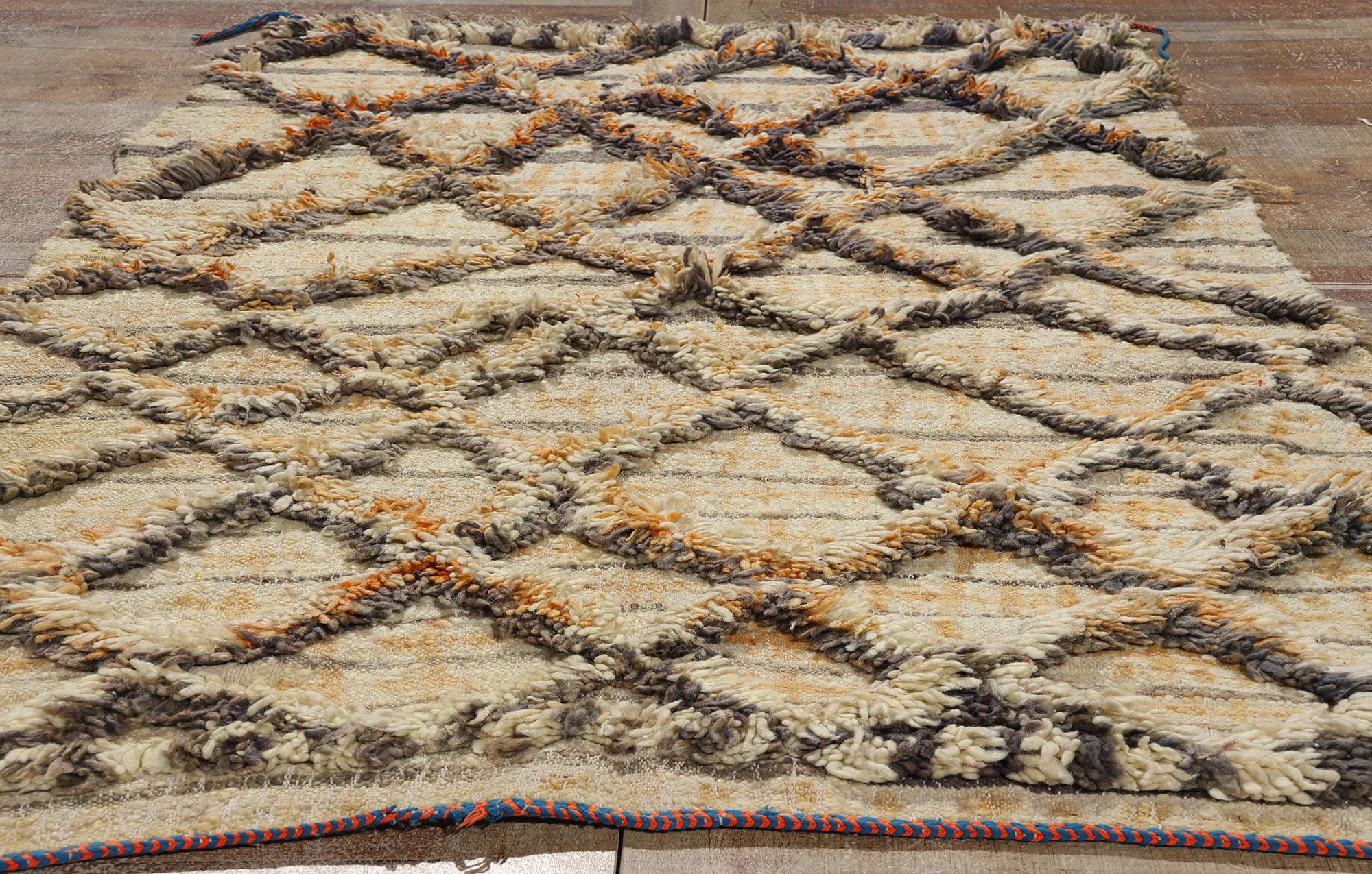 Marokkanischer Azilal Souf-Teppich aus Berber, Cozy Boho Chic Meets Stammeskunst-Enchantment, Vintage im Angebot 1