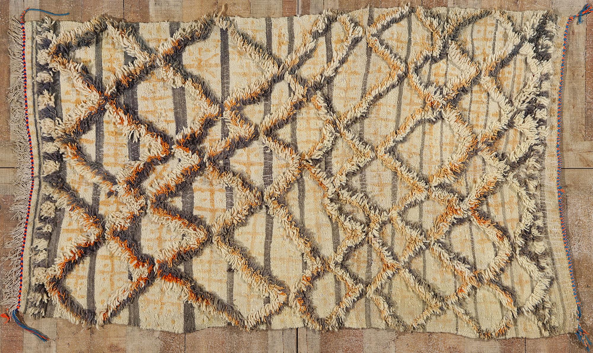 Marokkanischer Azilal Souf-Teppich aus Berber, Cozy Boho Chic Meets Stammeskunst-Enchantment, Vintage im Angebot 2