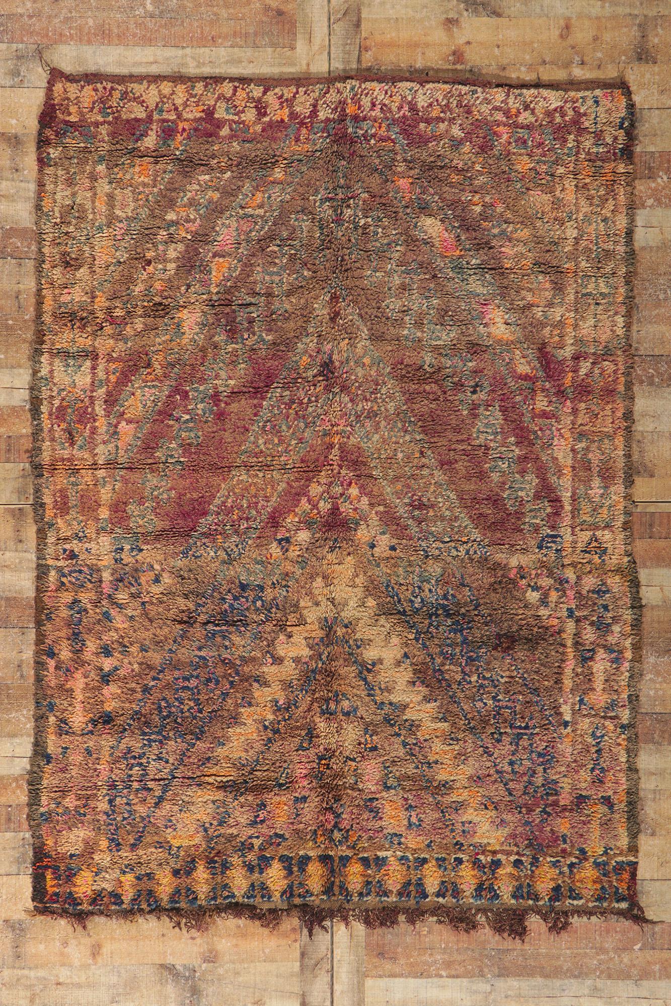 Marokkanischer Beni MGuild Vintage-Teppich, Modern Luxe Meets Ultra Cozy (20. Jahrhundert) im Angebot