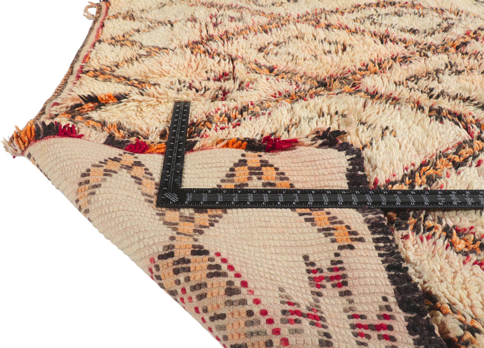 Vintage Moroccan Beni Ourain Rug, Midcentury Modern Meets Nomadic Charm In Good Condition For Sale In Dallas, TX