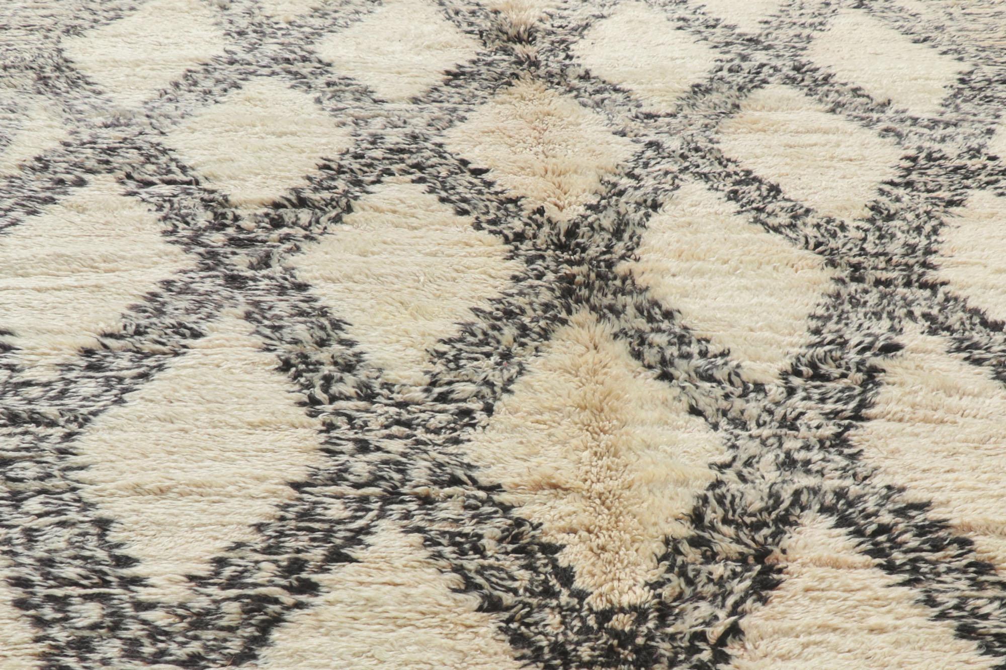 Vintage Moroccan Beni Ourain Rug, Cozy Boho Meets Cycladic Style In Good Condition For Sale In Dallas, TX