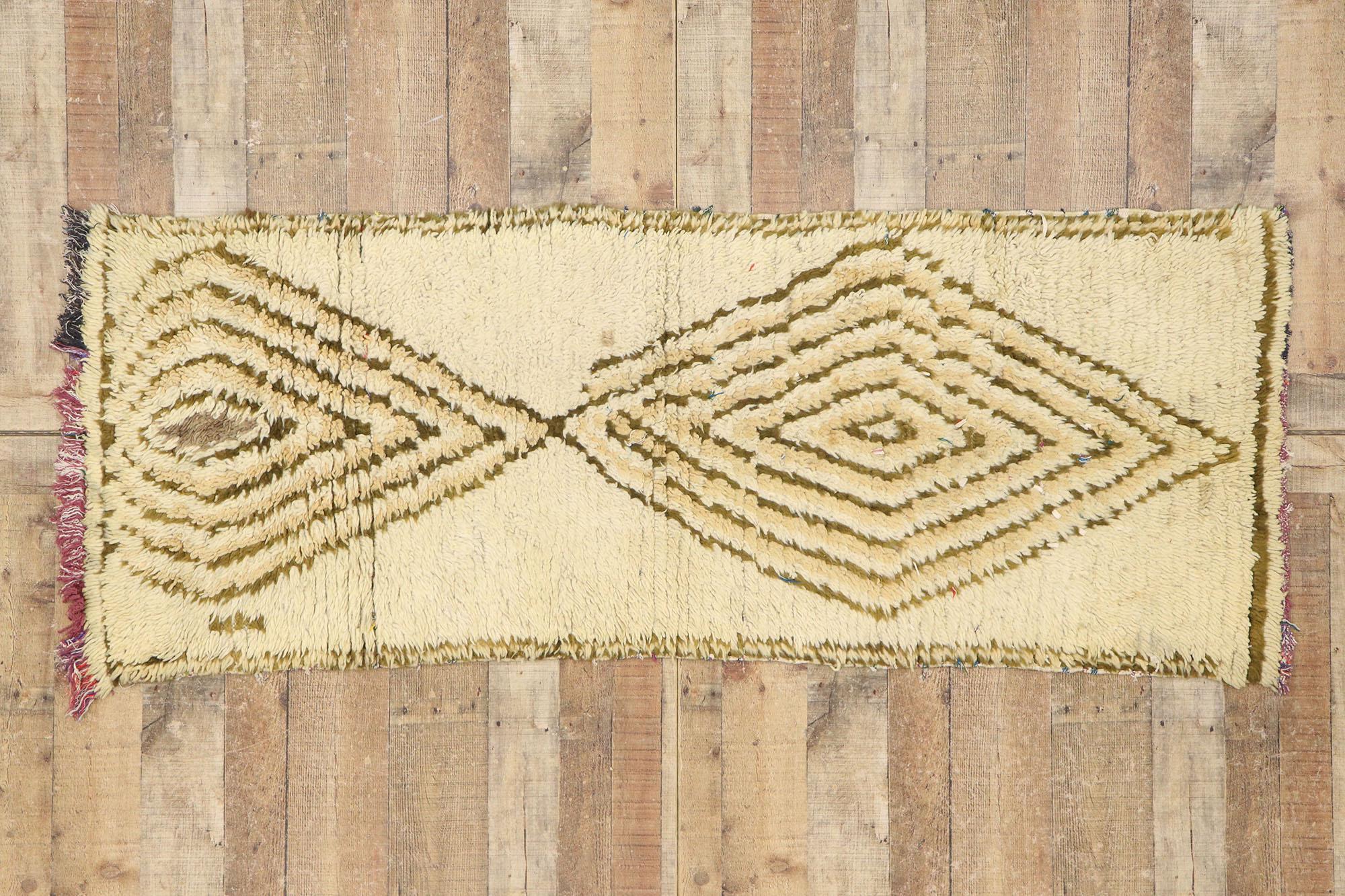 Vintage Berber Moroccan Boucherouite Rug with Modern Style For Sale 1