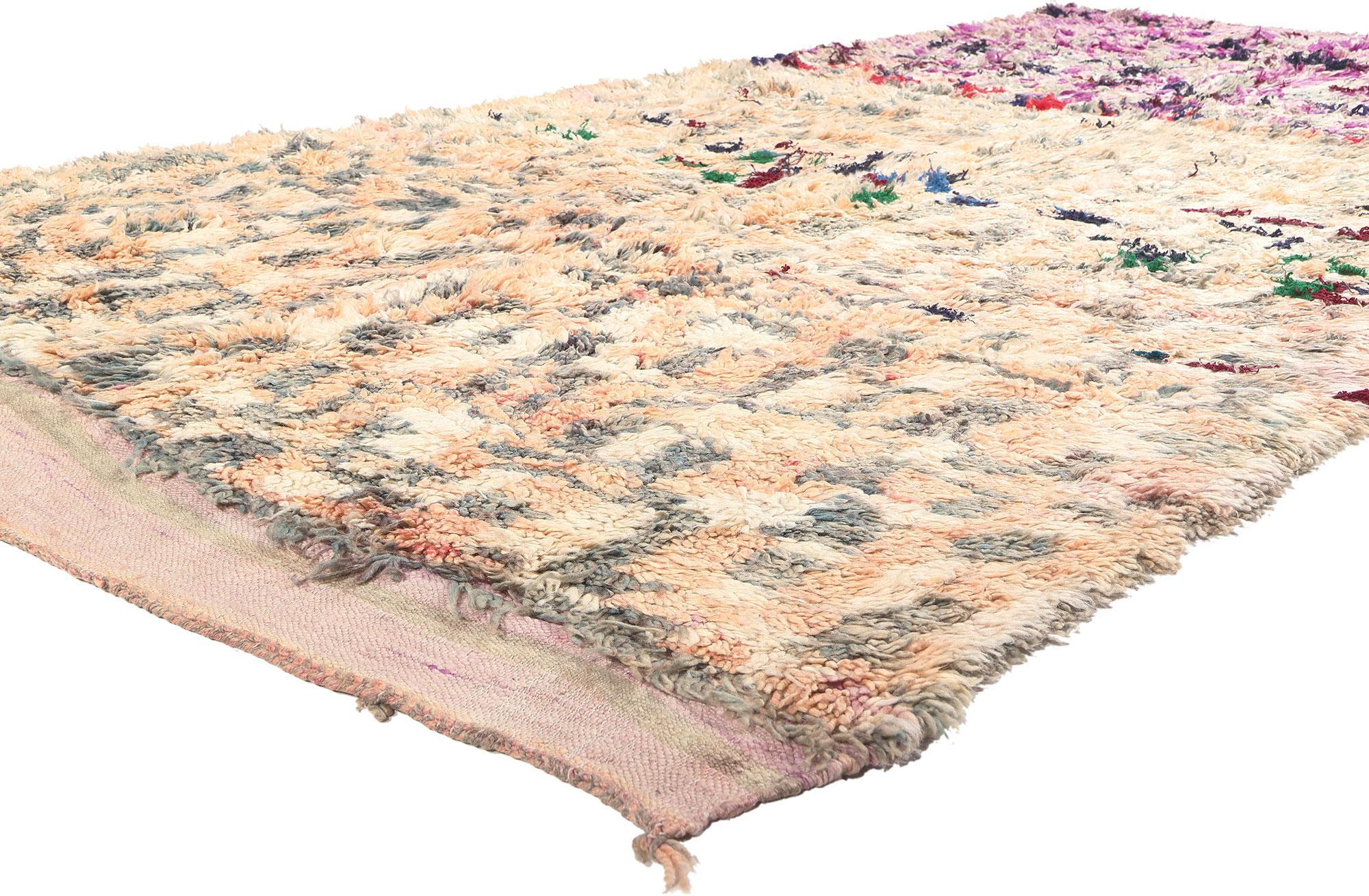 20518 Tapis marocain Vintage Boujad, 06'00 x 10'04. Les tapis de Boujad, originaires de la ville dynamique de Boujad dans la région de Khouribga, sont réputés pour leurs motifs excentriques et artistiques, mêlant charme primitif, symbolisme ancien