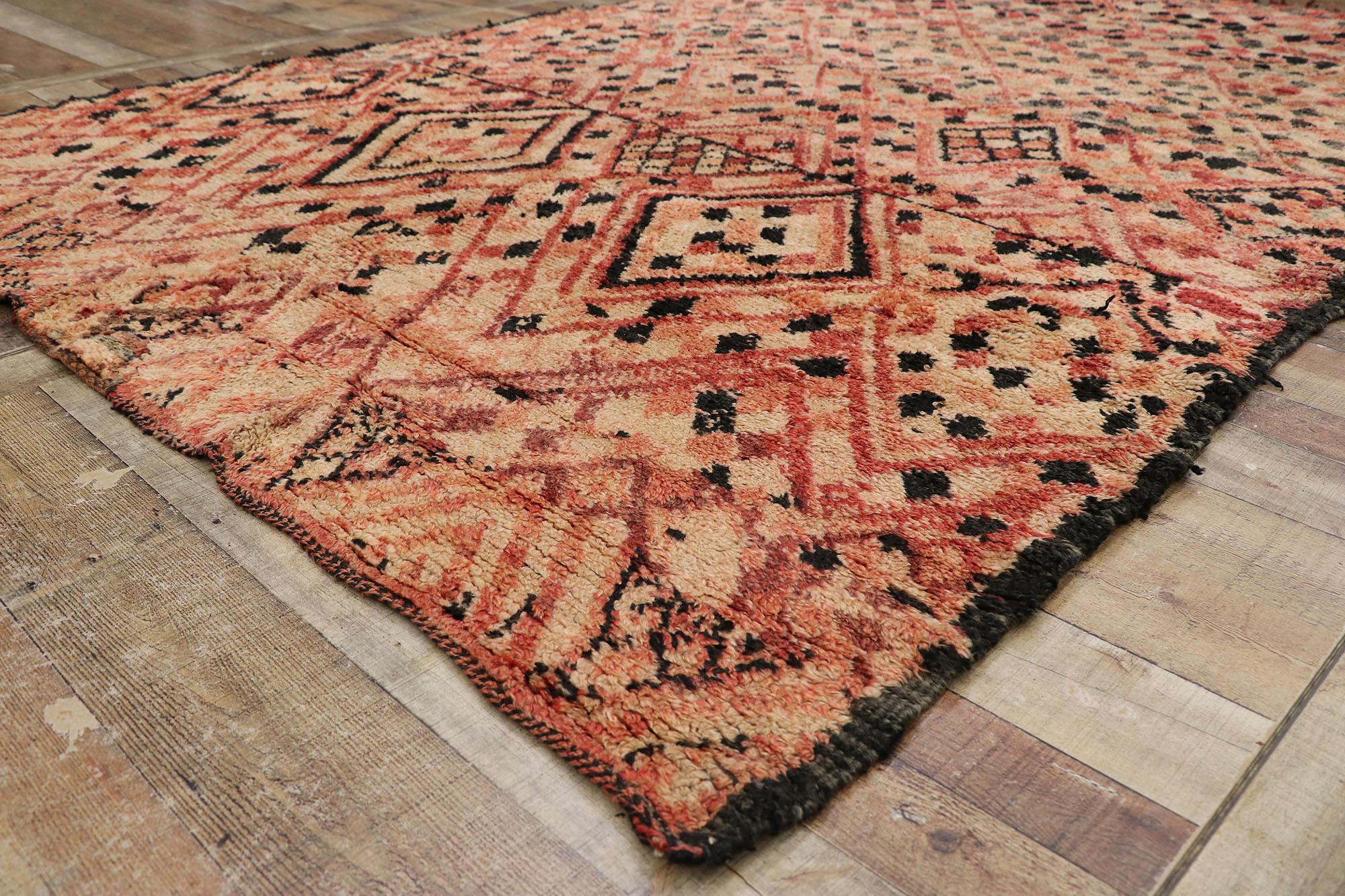 Alfombra Boujad Bereber Marroquí de 1960 con Estilo Bohemio siglo XX en venta