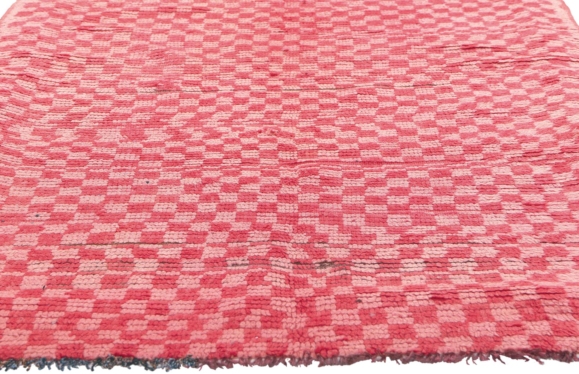 Marocain Tapis marocain vintage Boujad à carreaux, Boho Chic rencontre l'Elegance du Midcentury en vente