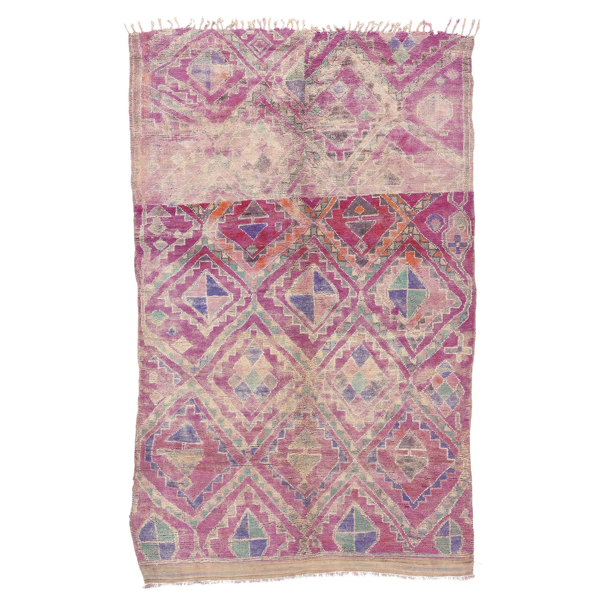 Marokkanischer Boujad-Teppich im Vintage-Stil, Bohemian Hygge Meets  Gemütliche Geselligkeit
