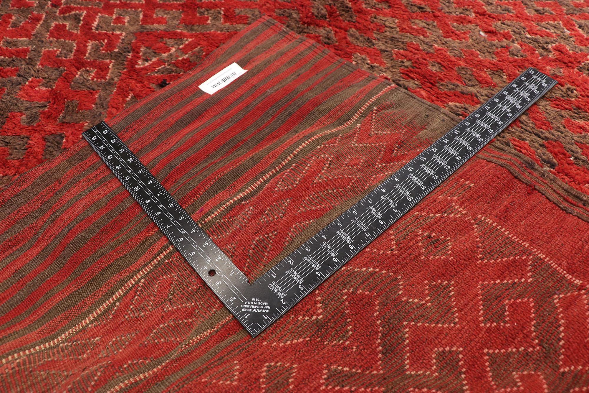 1960 Berber Tribes of Morocco Tappeto marocchino extra lungo, 06'03 x 20'00 in vendita 1