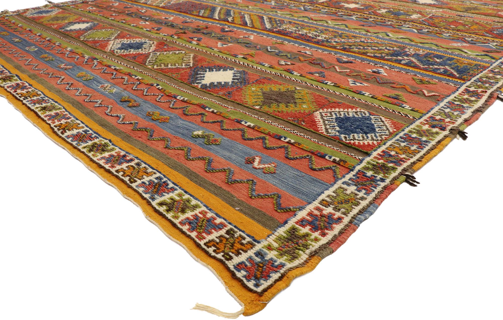 20925, vintage Berber Moroccan Kilim Glaoui rug with modern tribal style. With its bold expressive design, incredible detail and texture, this Berber Moroccan kilim Glaoui rug is a captivating vision of woven beauty highlighting the three techniques