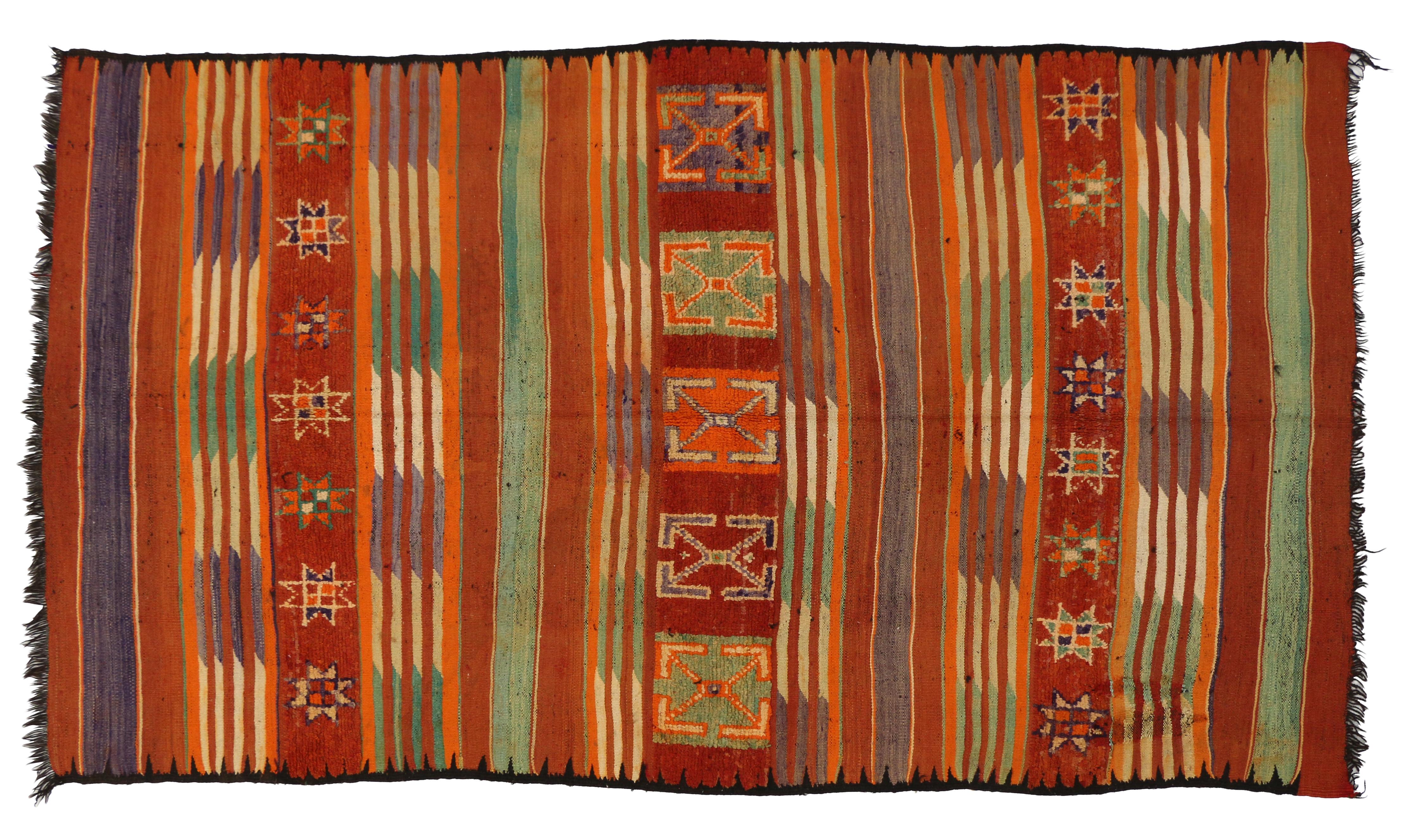 Wool Vintage Berber Moroccan Kilim Rug with Modern Cabin Style, Flat-weave Kilim Rug For Sale