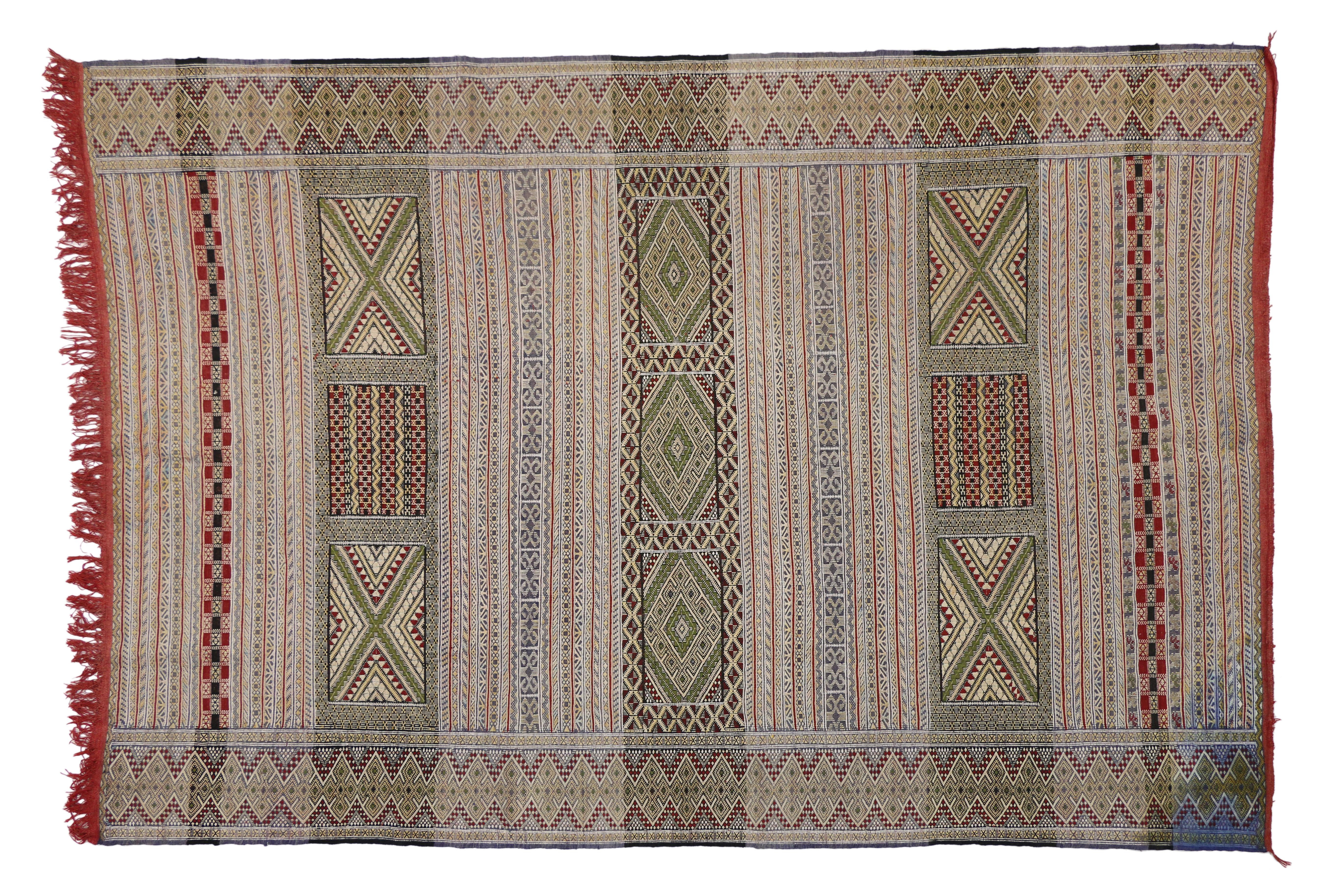 Hand-Woven Vintage Berber Moroccan Kilim Rug, Flat-Weave Tribal Rug For Sale