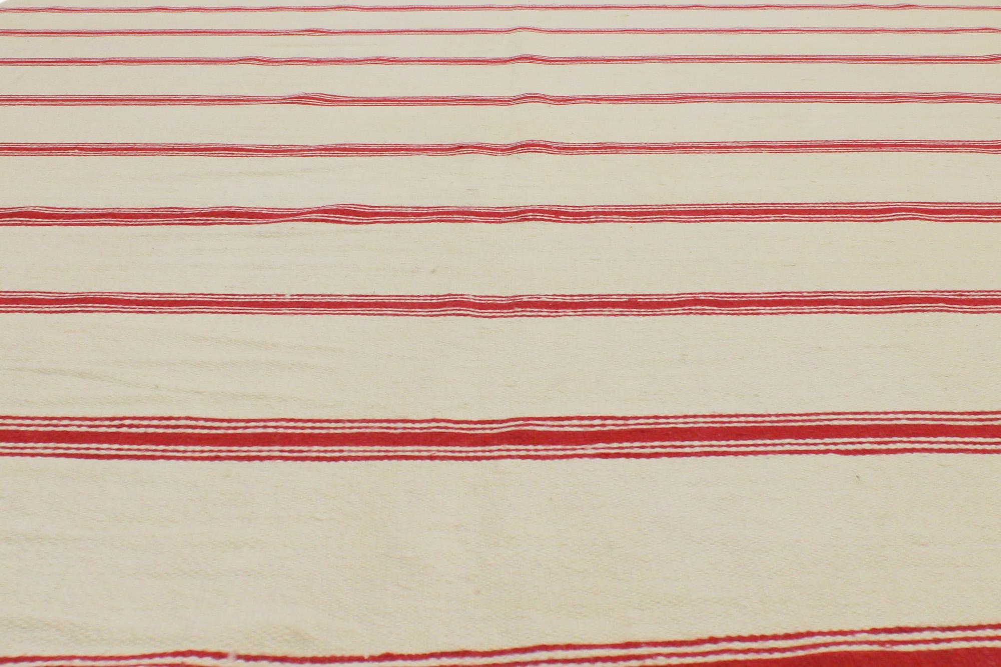 Vintage Berber Moroccan Kilim Rug with Stripes and Modern Style In Good Condition For Sale In Dallas, TX
