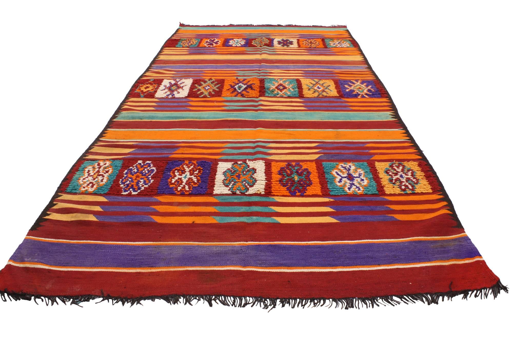 20th Century Vintage Berber Moroccan Kilim Rug with Modern Cabin Style, Flat-weave Kilim Rug For Sale