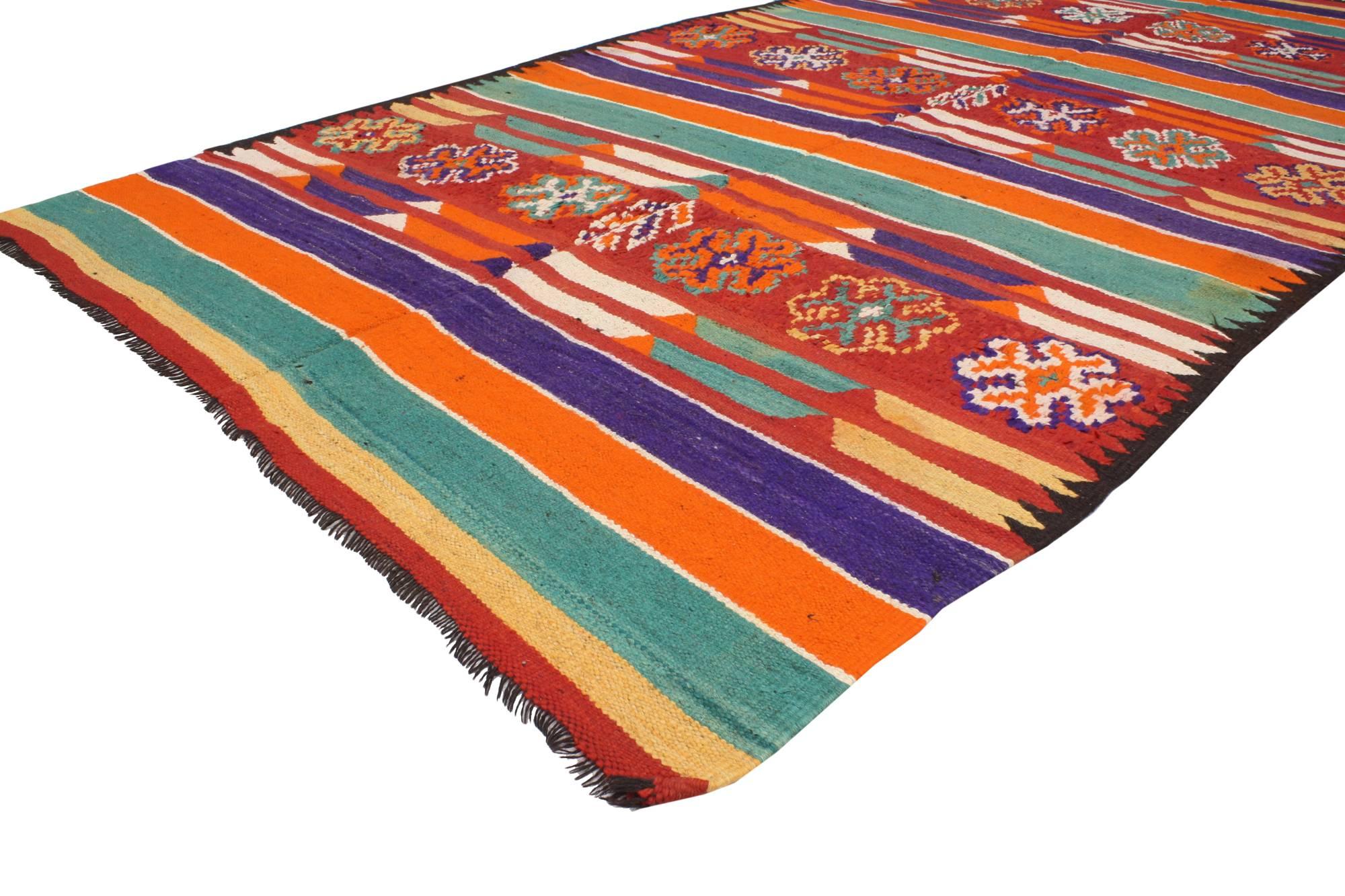Vintage Berber Moroccan Kilim Rug with Modern Cabin Style, Flat-weave Kilim Rug In Good Condition For Sale In Dallas, TX
