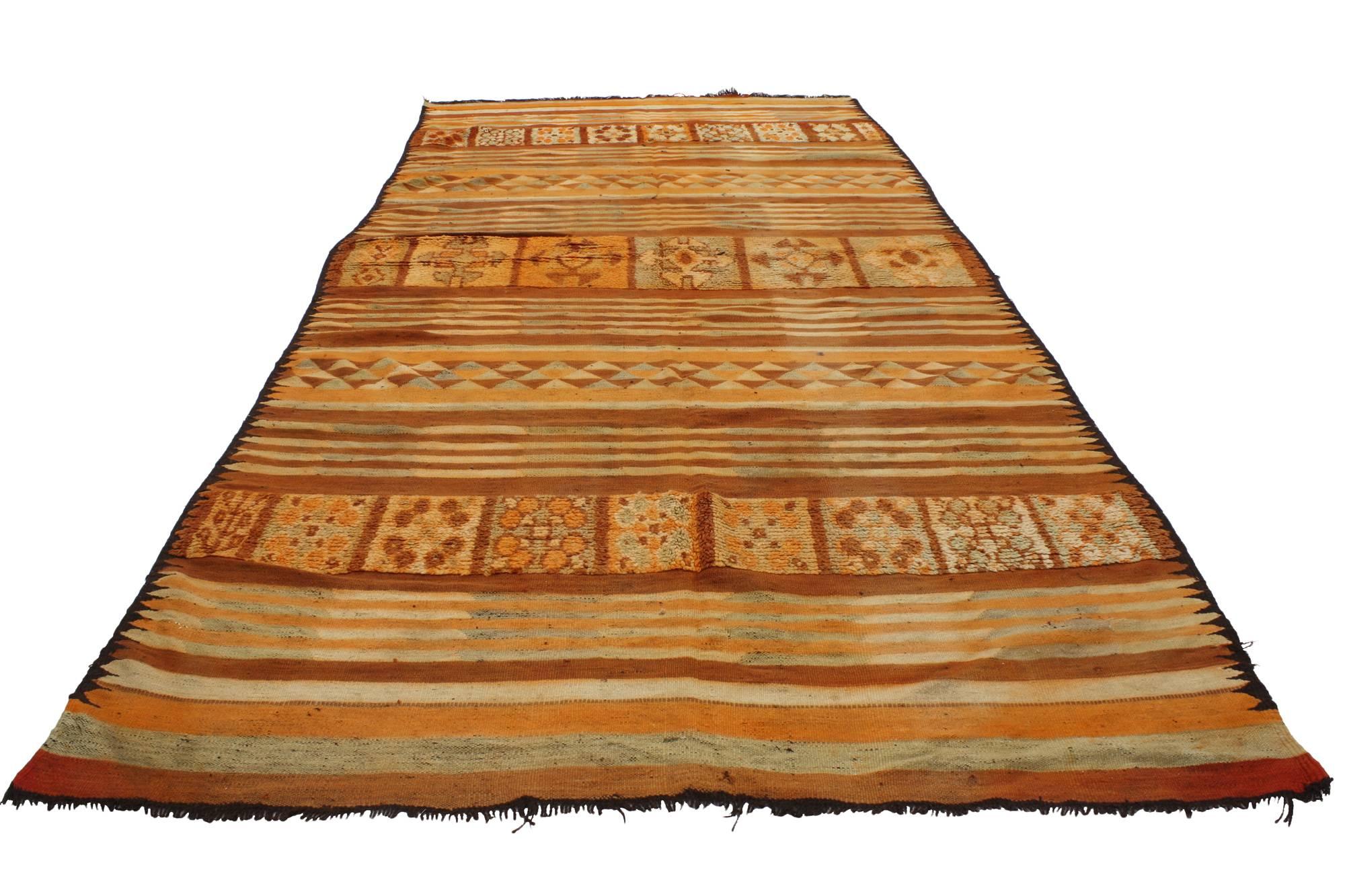 20th Century Vintage Berber Moroccan Kilim Rug with Modern Cabin Style, Flat-weave Kilim Rug  For Sale