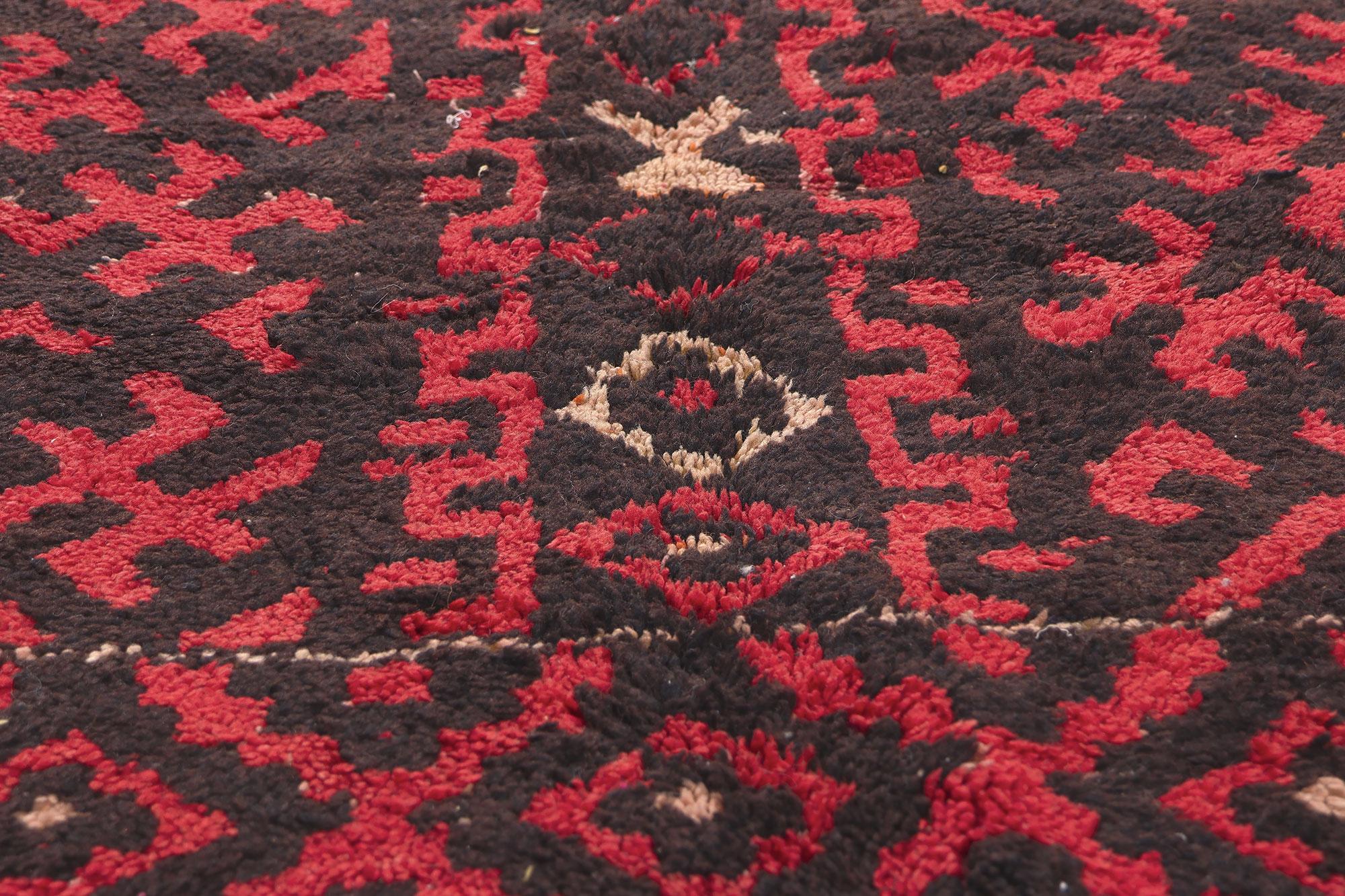 Noué à la main Tapis marocain vintage Cozy Nomad rencontre le style nord-ouest du Pacifique en vente