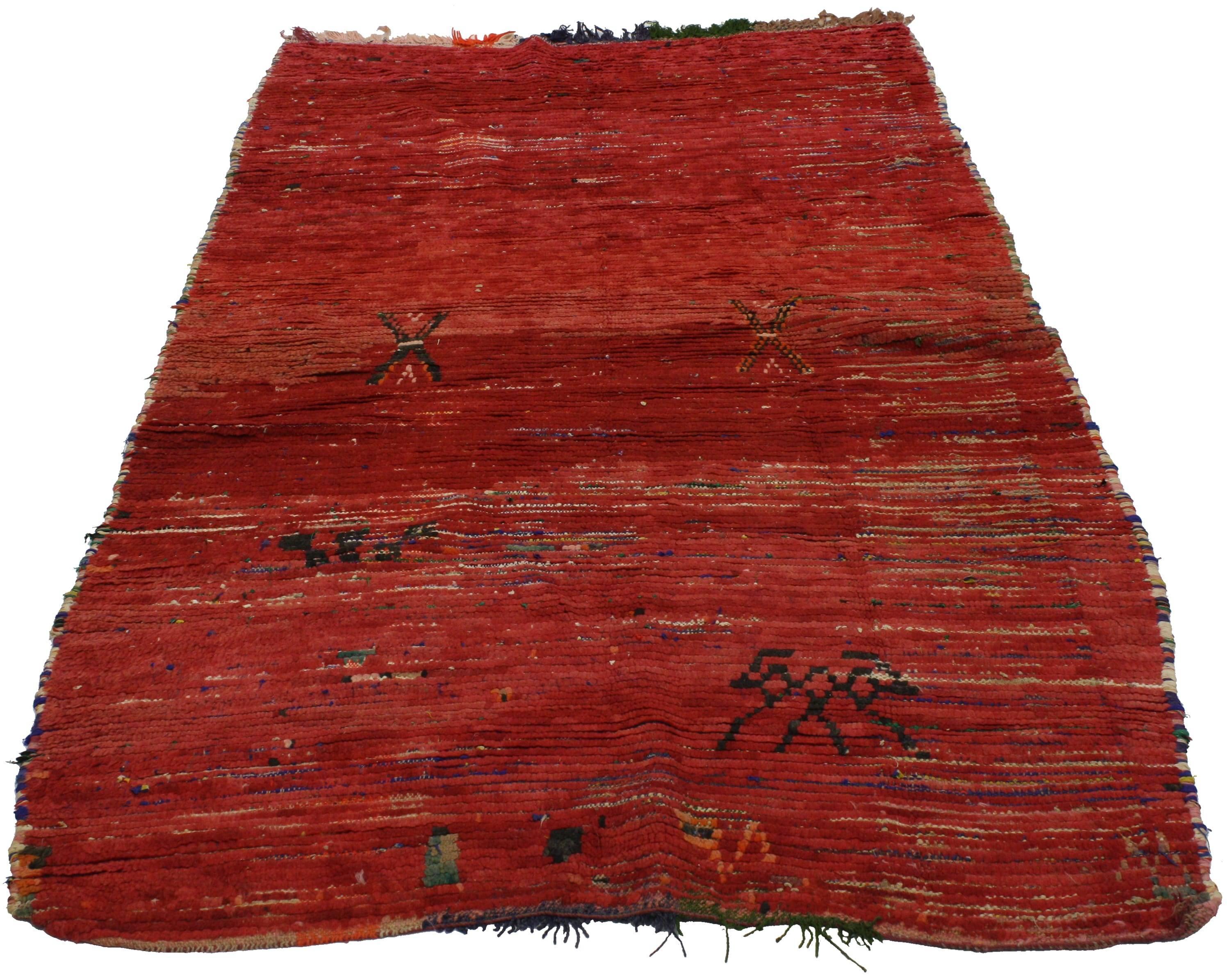 20317, vintage Berber Moroccan rug. A beautiful blend of deep red and softer tones come together to create imagery of a blazing Moroccan sunset. The rich waves of abrash is erratic yet harmonious at the same time on this hand-knotted wool vintage