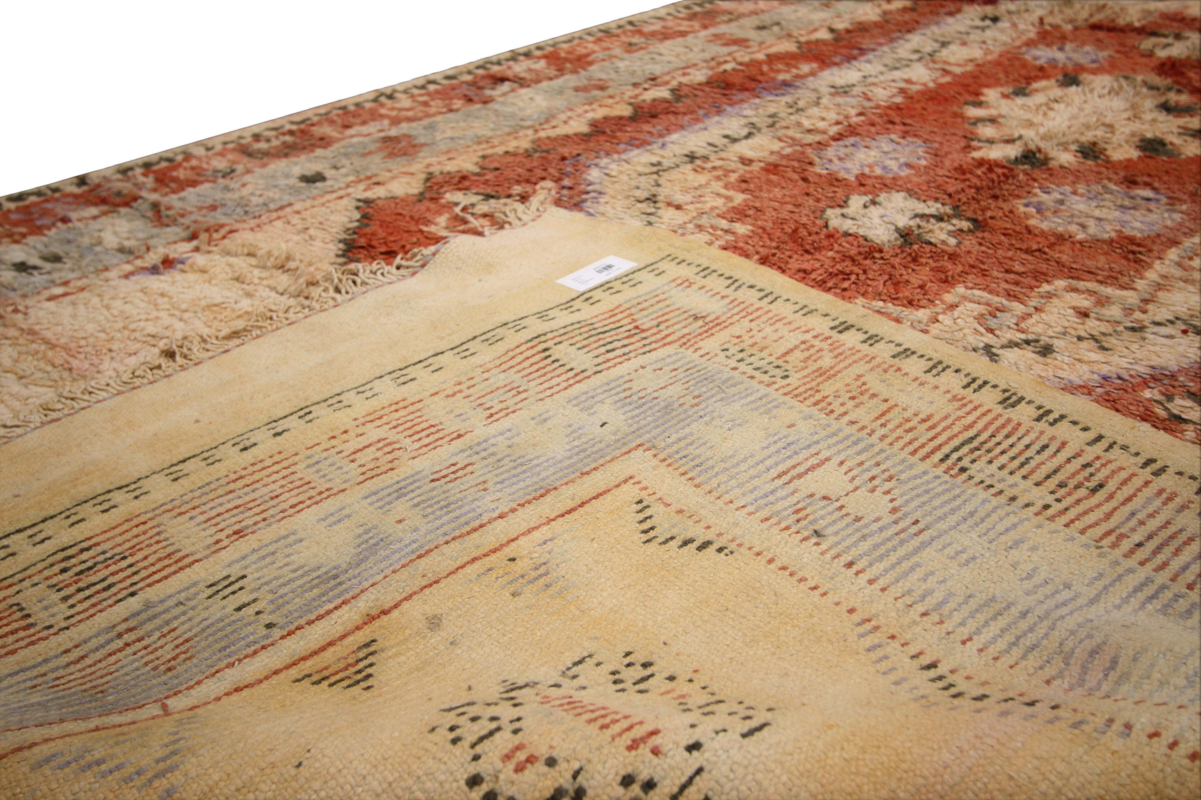 Vintage Peach Boujad Moroccan Rug, Boho Chic Meets Cozy Nomad In Good Condition For Sale In Dallas, TX