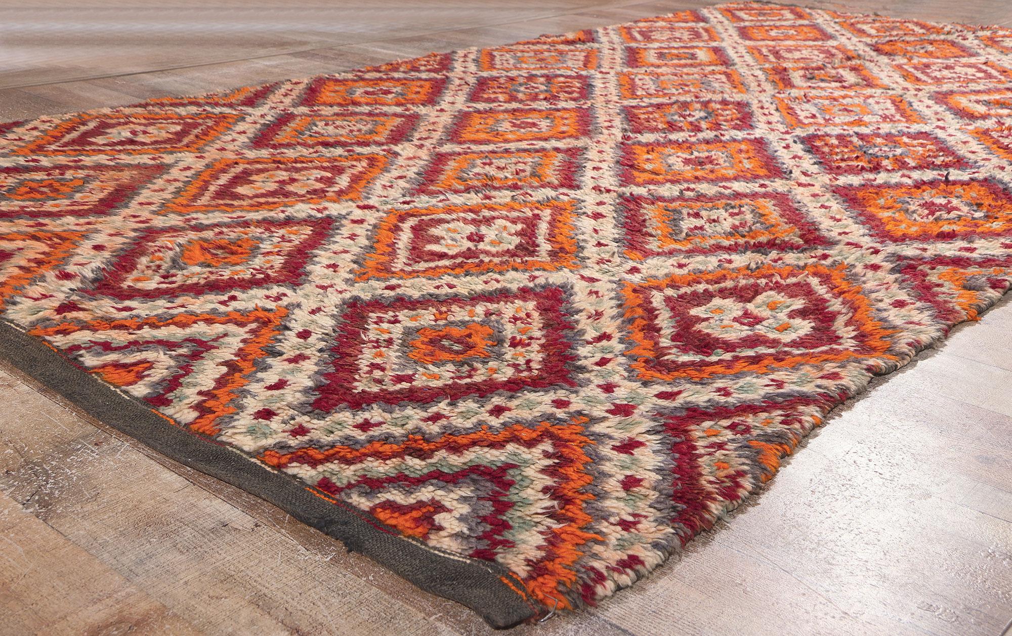 Vintage Taznakht Moroccan Rug,  Nomadic Charm Meets Pacific Northwest Style In Good Condition For Sale In Dallas, TX