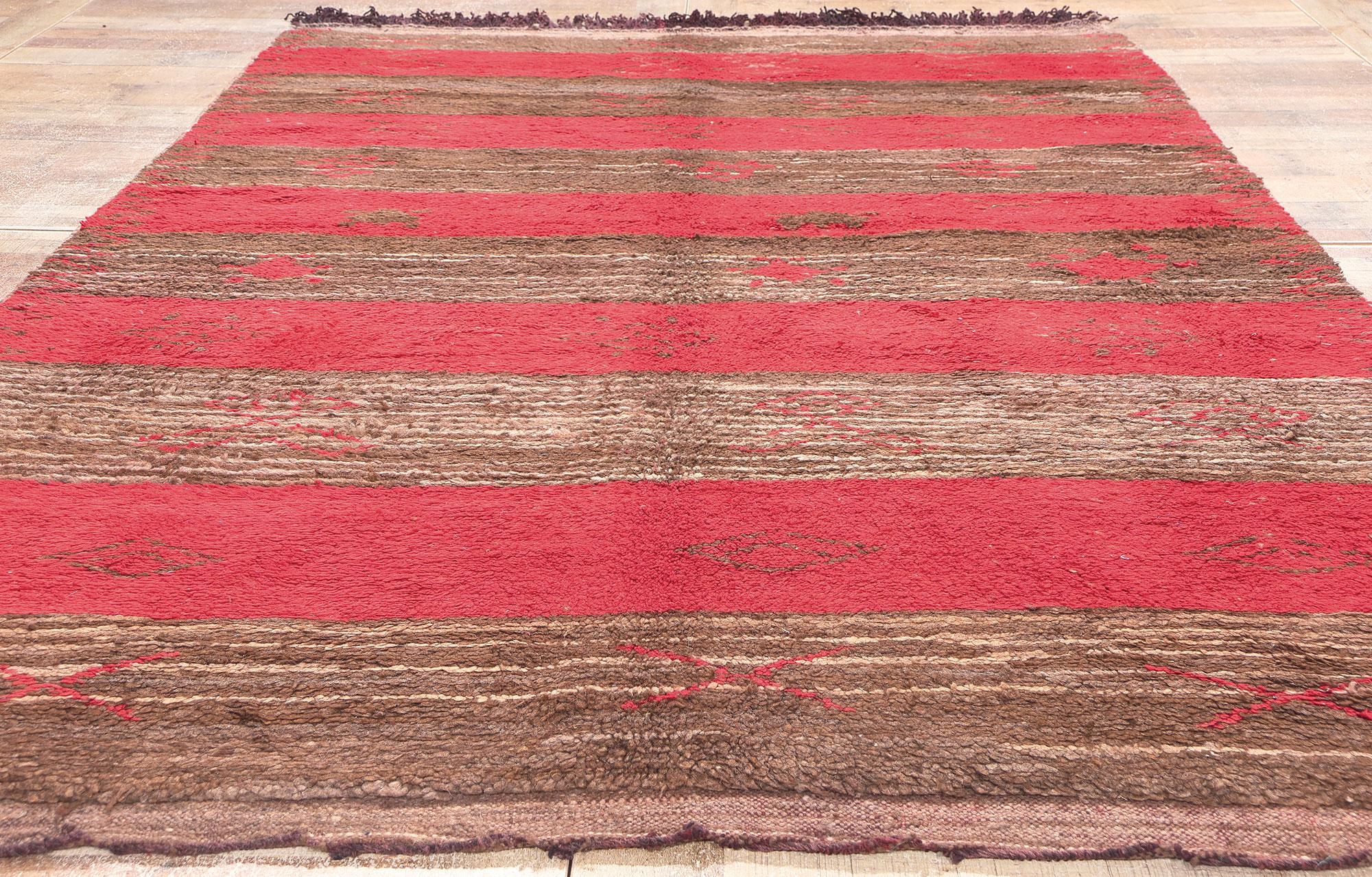 Marokkanischer Berber-Teppich im Vintage-Stil, Rustikaler Charme trifft Ultra Cozy im Angebot 1