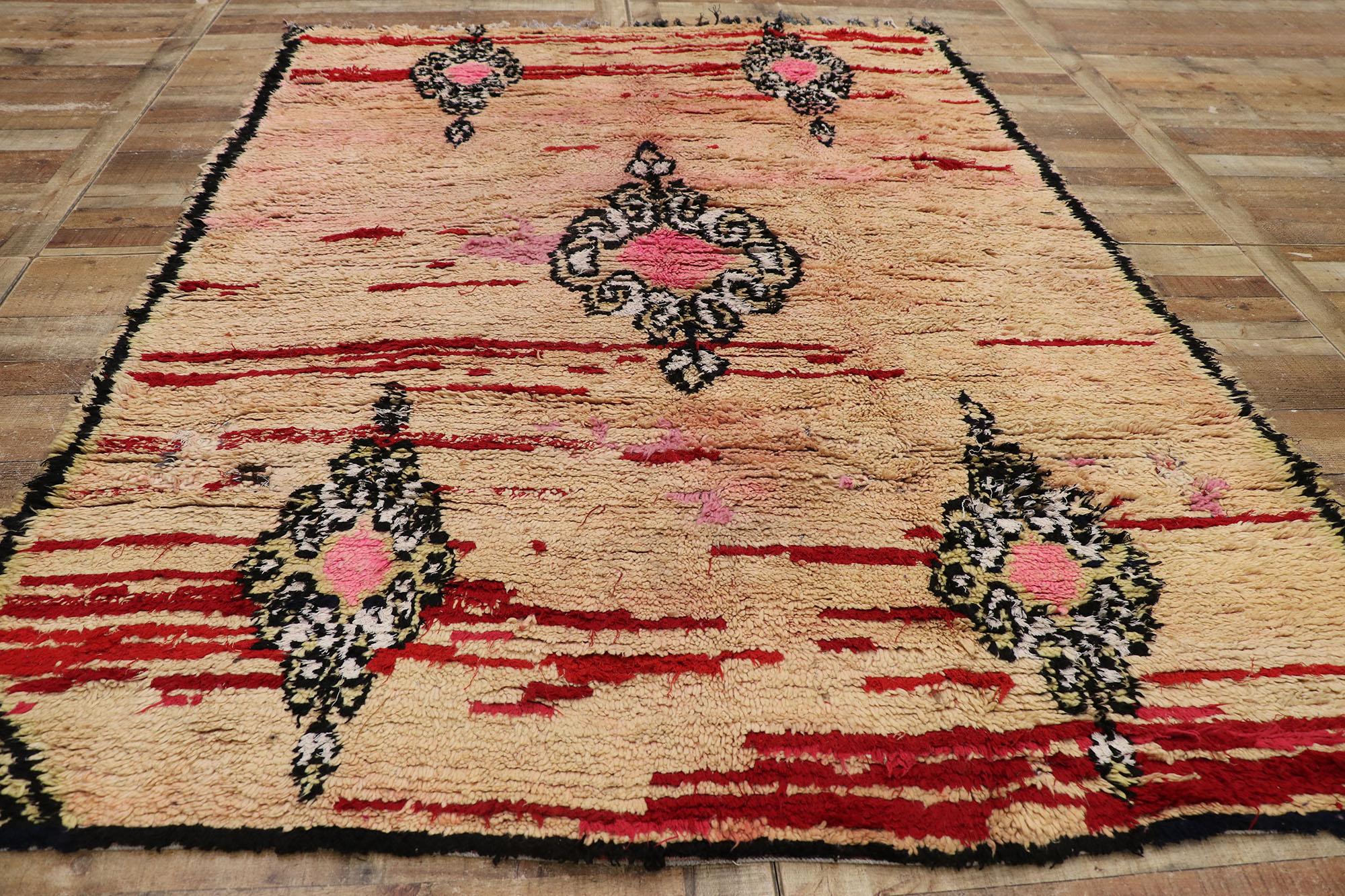 Marokkanischer Berberteppich im Vintage-Stil, Wabi-Sabi trifft auf entspannten Luxus (Wolle) im Angebot